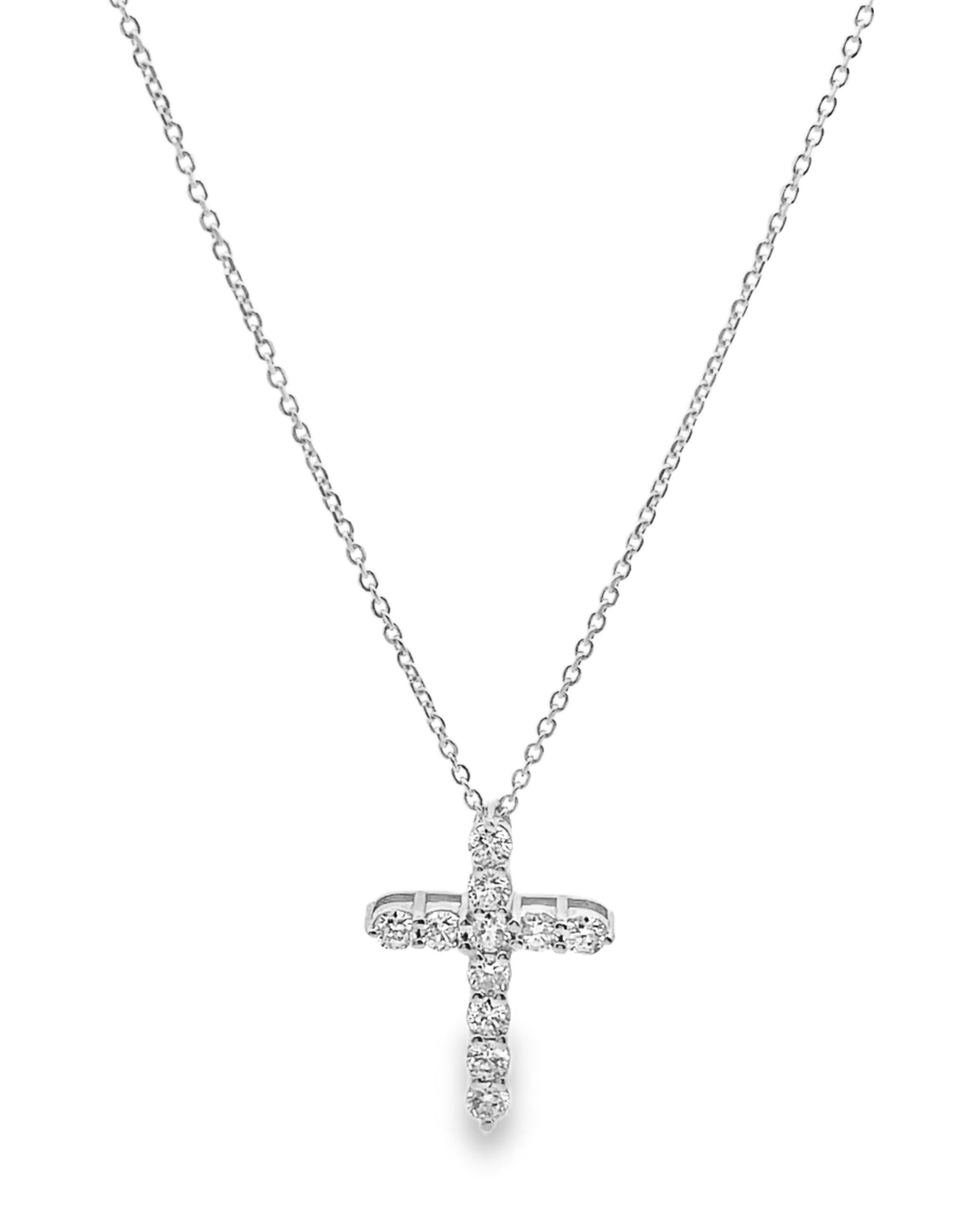 Diamantkreuz aus 14 Karat Weißgold mit 11 Diamanten von insgesamt 1,04 Karat.  Das Kreuz hängt an einer 16 Zoll langen Weißgoldkette mit einem Gewicht von 2,9 Gramm. 