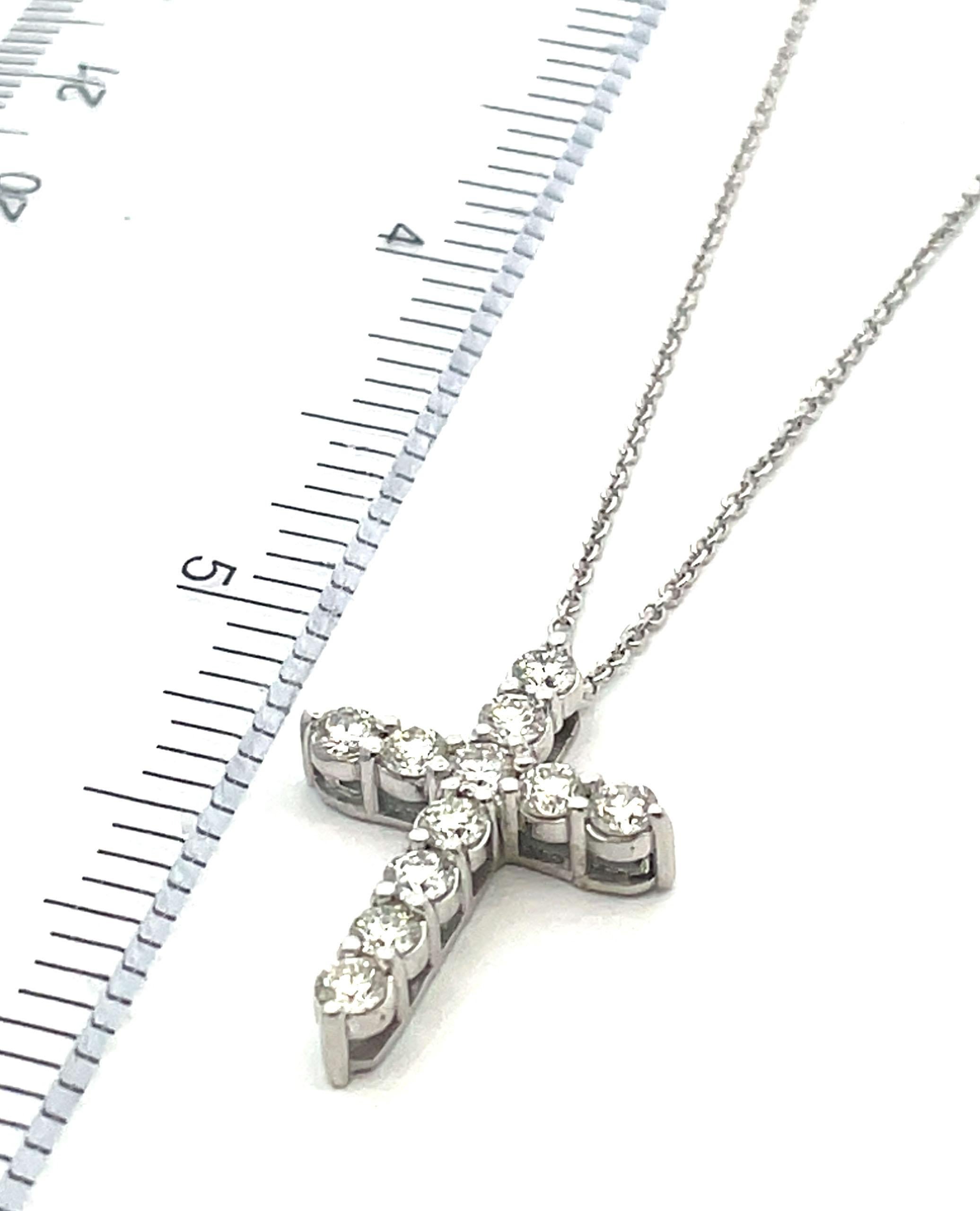 14K Weißgold Kreuz-Anhänger Halskette mit Diamanten 1,04 Karat im Zustand „Neu“ im Angebot in Old Tappan, NJ