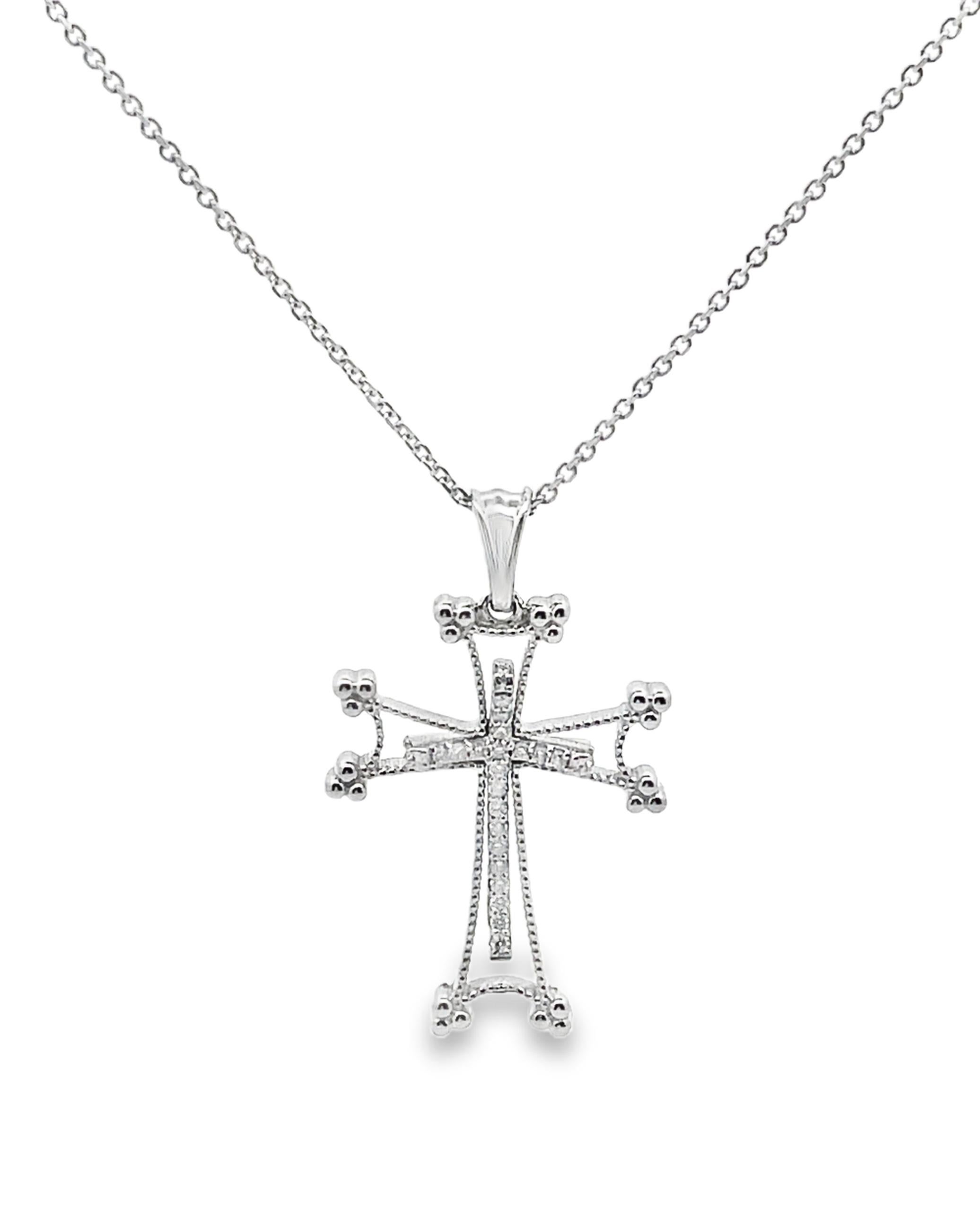Collier pendentif croix en or blanc 14K avec diamants ronds 0,18 carat en vente 2