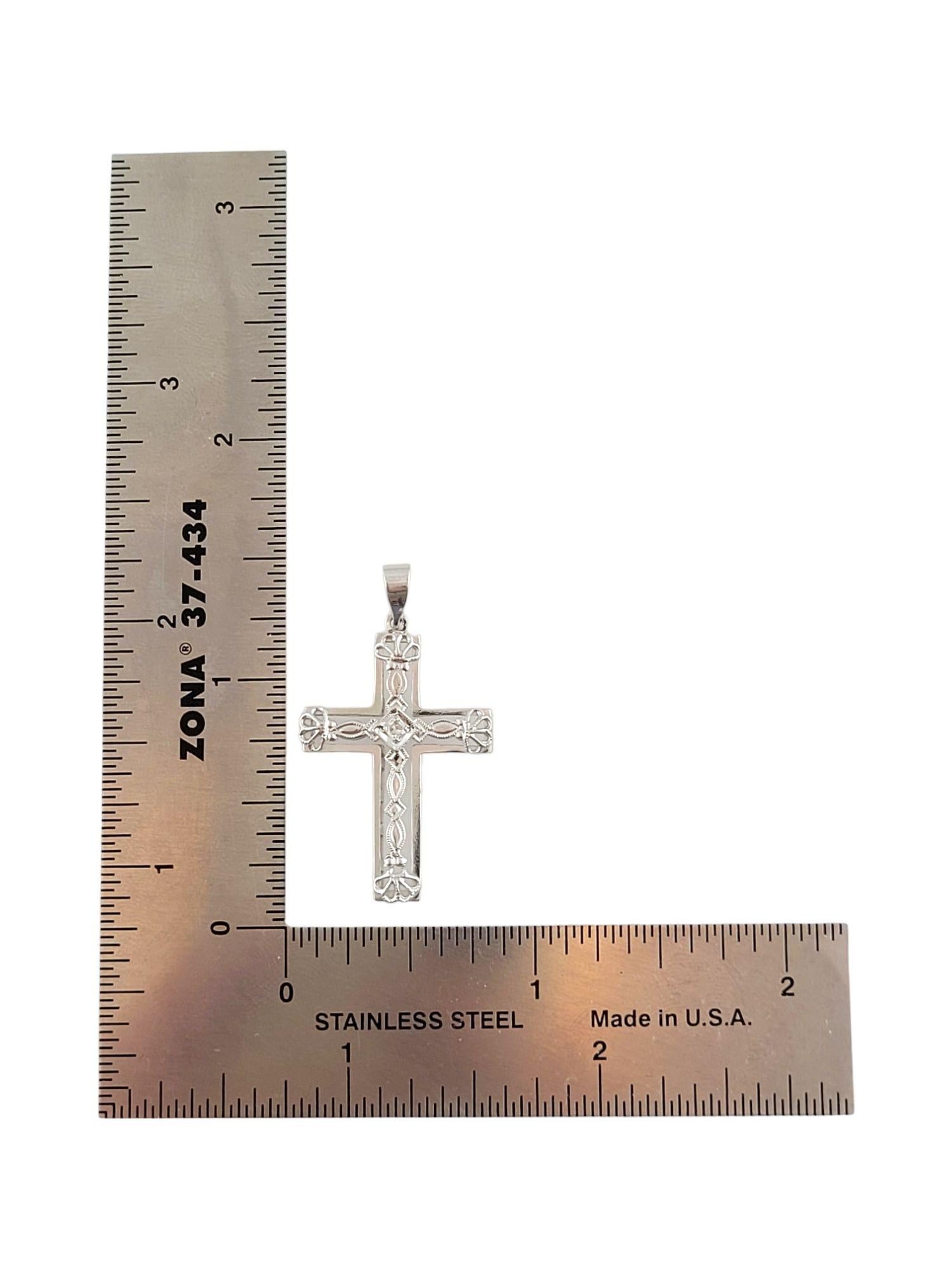 Colgante Cruz de Oro Blanco de 14k con Diamante 2