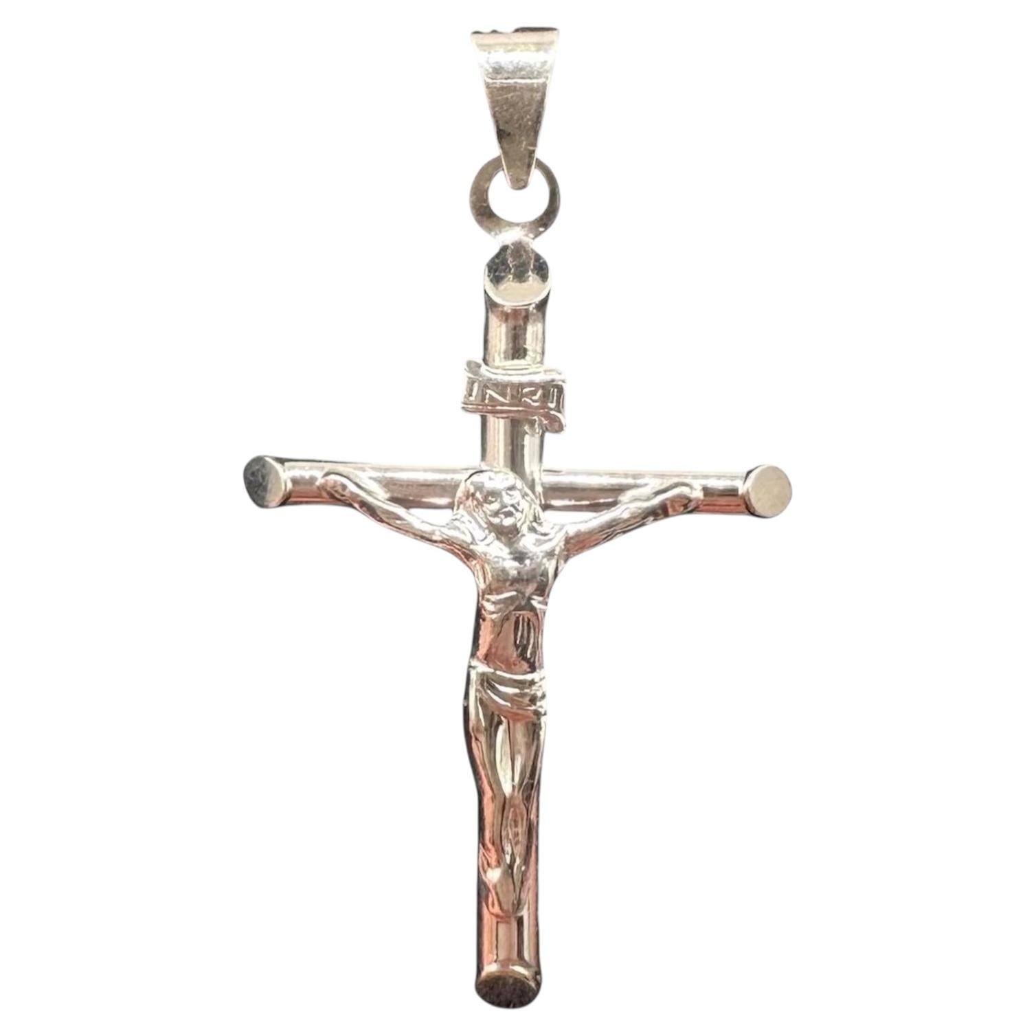 14K White Gold Crucifix Pendant Hollow 0.8g For Sale