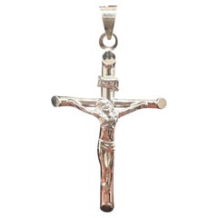 14K White Gold Crucifix Pendant Hollow 0.8g