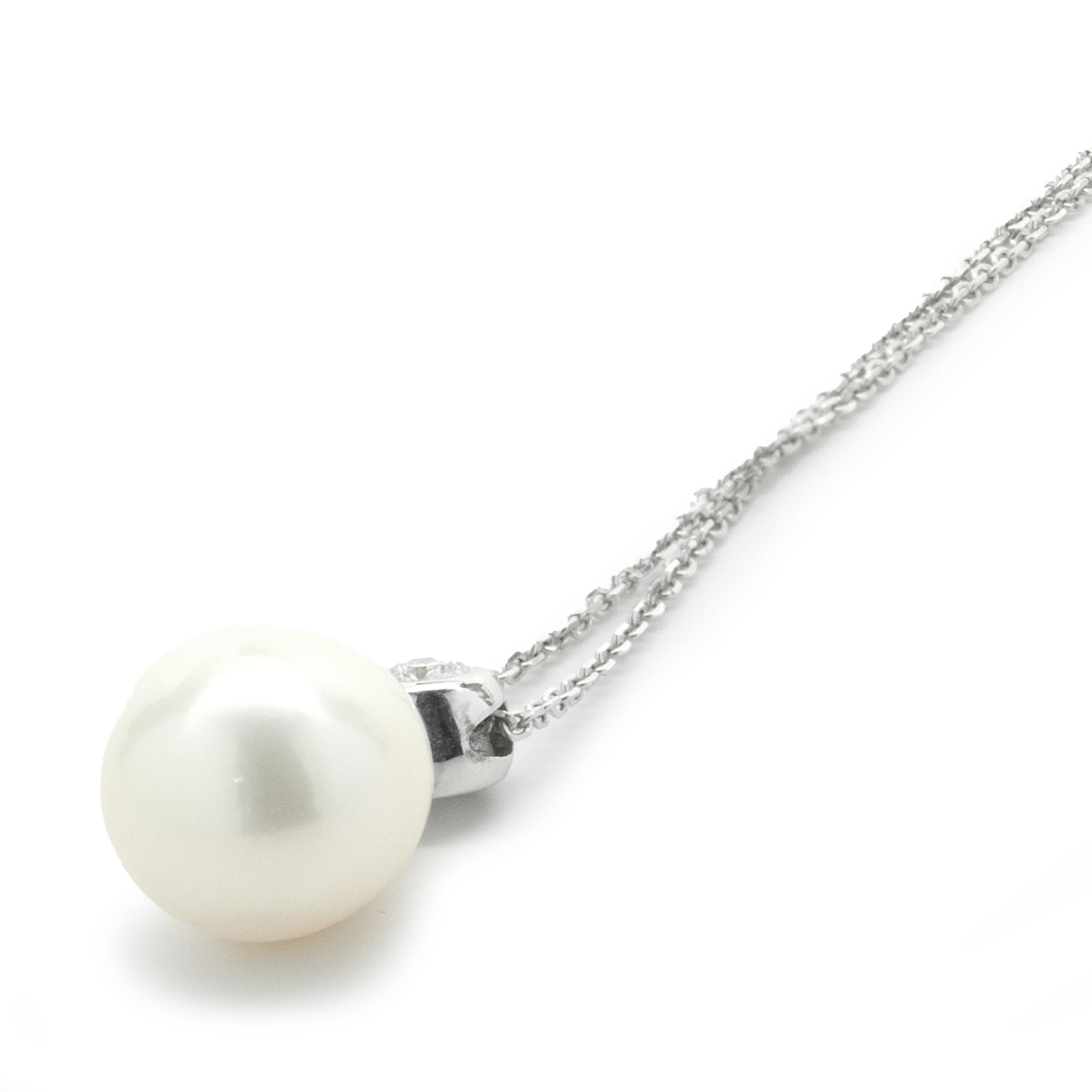 Round Cut 14k White Gold Cultured Freshwater Pearl and Solitaire Diamond Drop Necklace For Sale
