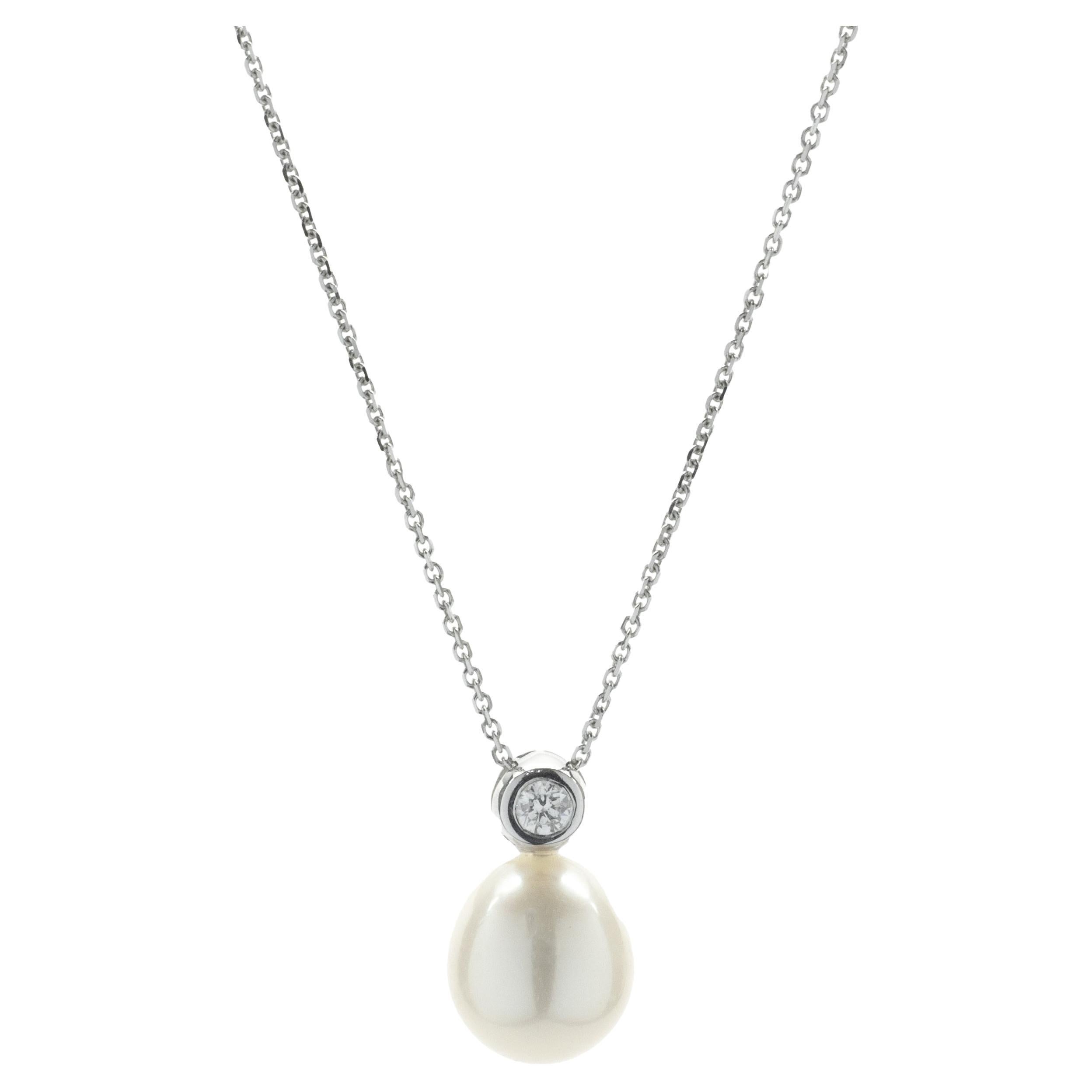 14k White Gold Cultured Freshwater Pearl and Solitaire Diamond Drop Necklace For Sale