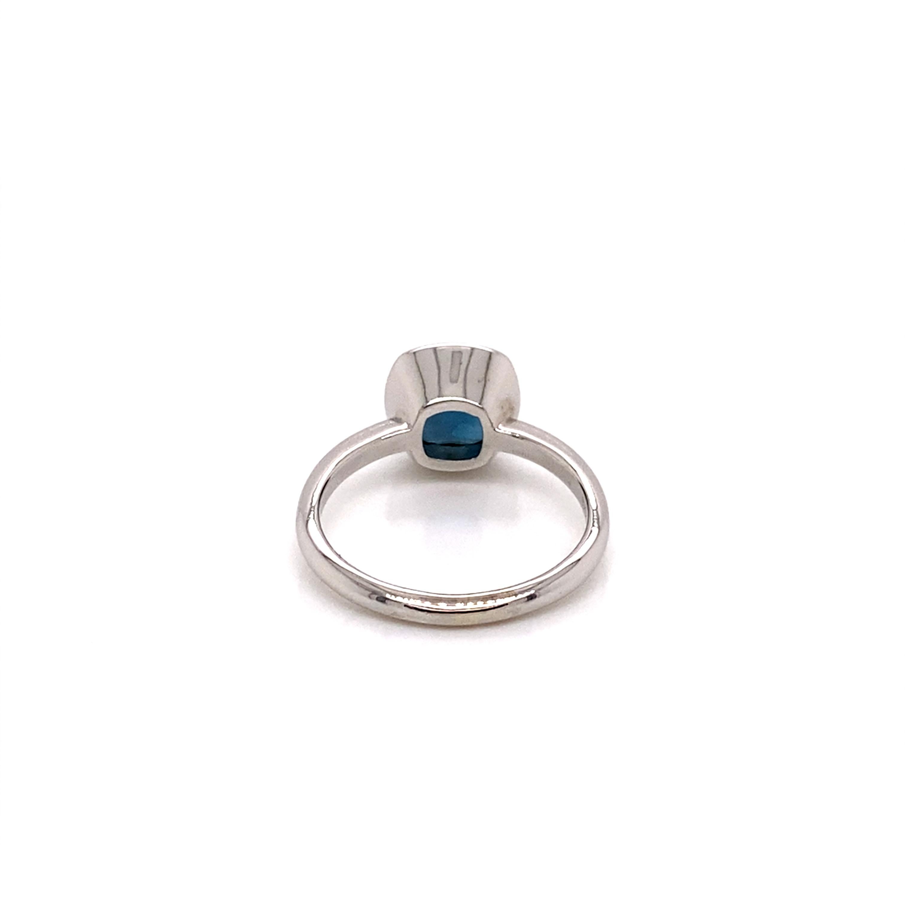 Anello in oro bianco 14K con Topazio Blu di Londra taglio cuscino in vendita 1