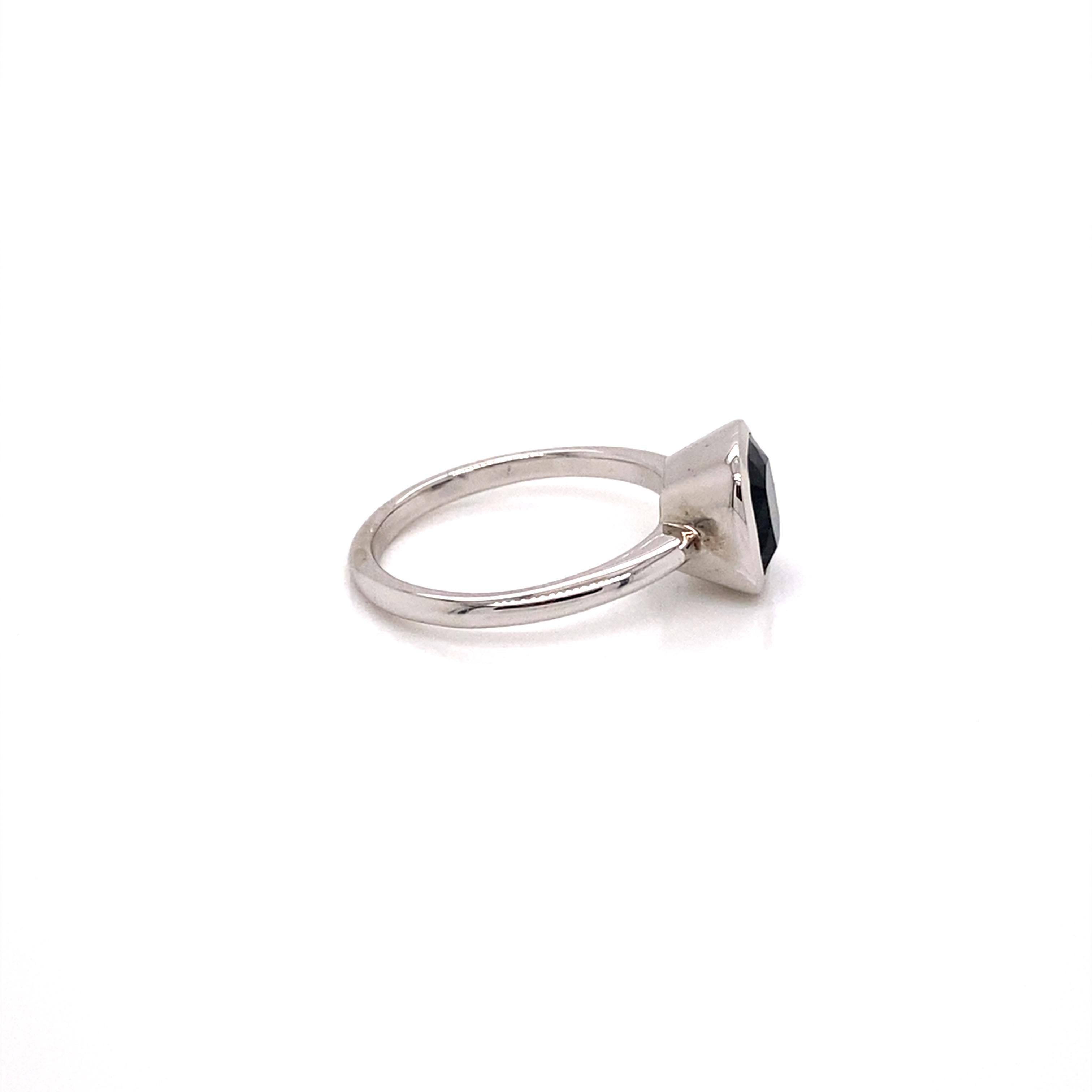 Anello in oro bianco 14K con Topazio Blu di Londra taglio cuscino in vendita 2