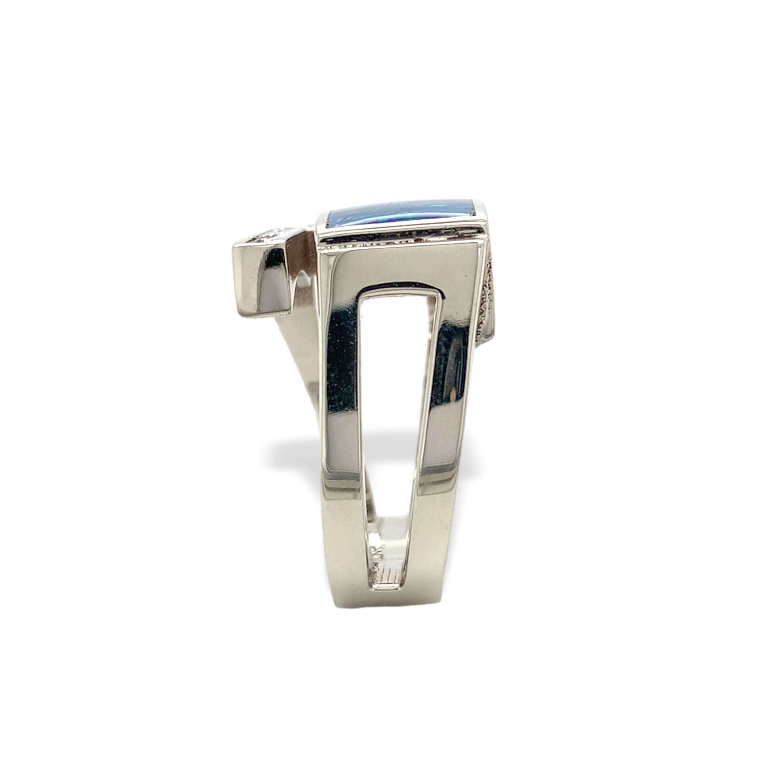 Taglio rotondo Anello personalizzato in oro bianco 14K con opale e diamanti di Harry Roa in vendita