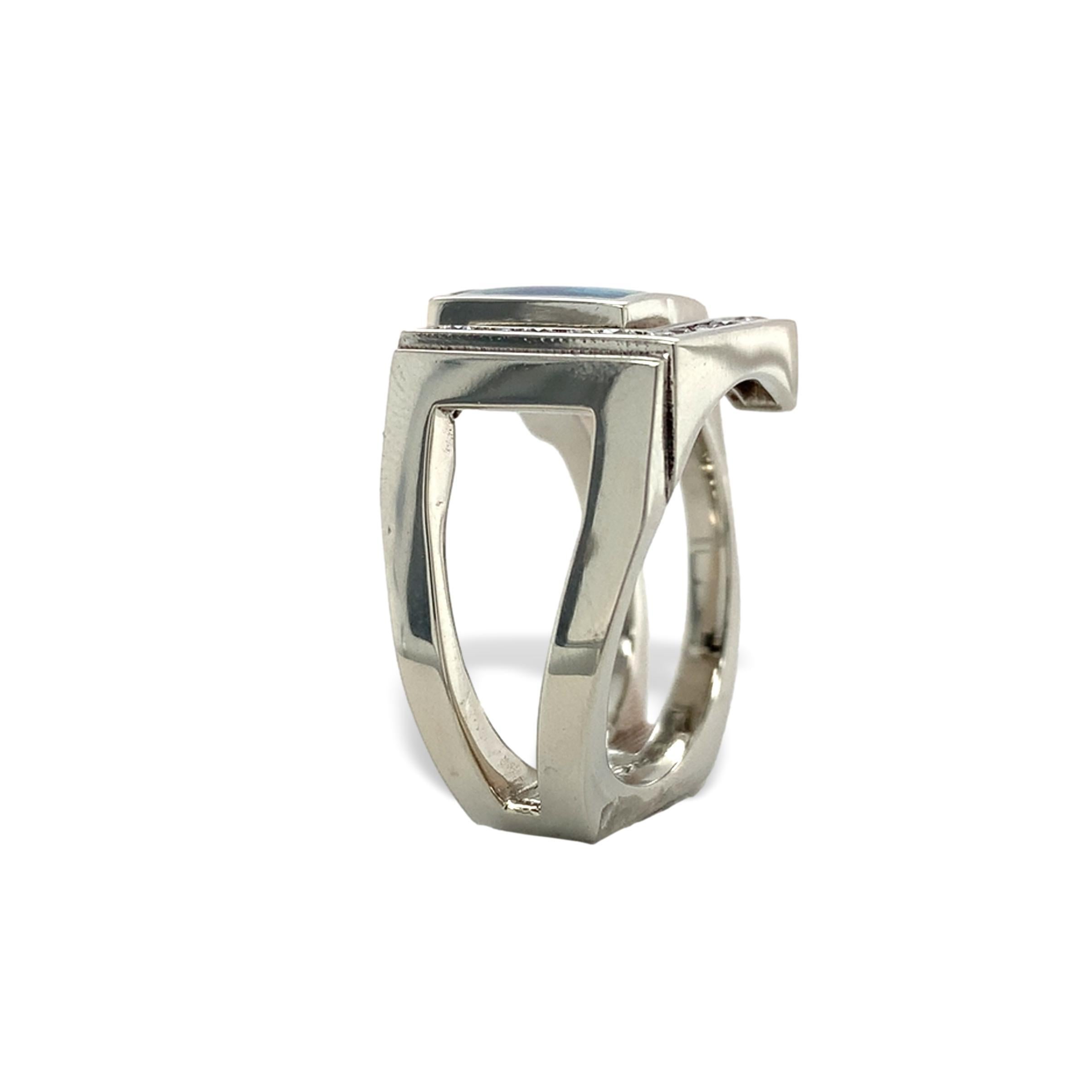 Anello personalizzato in oro bianco 14K con opale e diamanti di Harry Roa in vendita 1