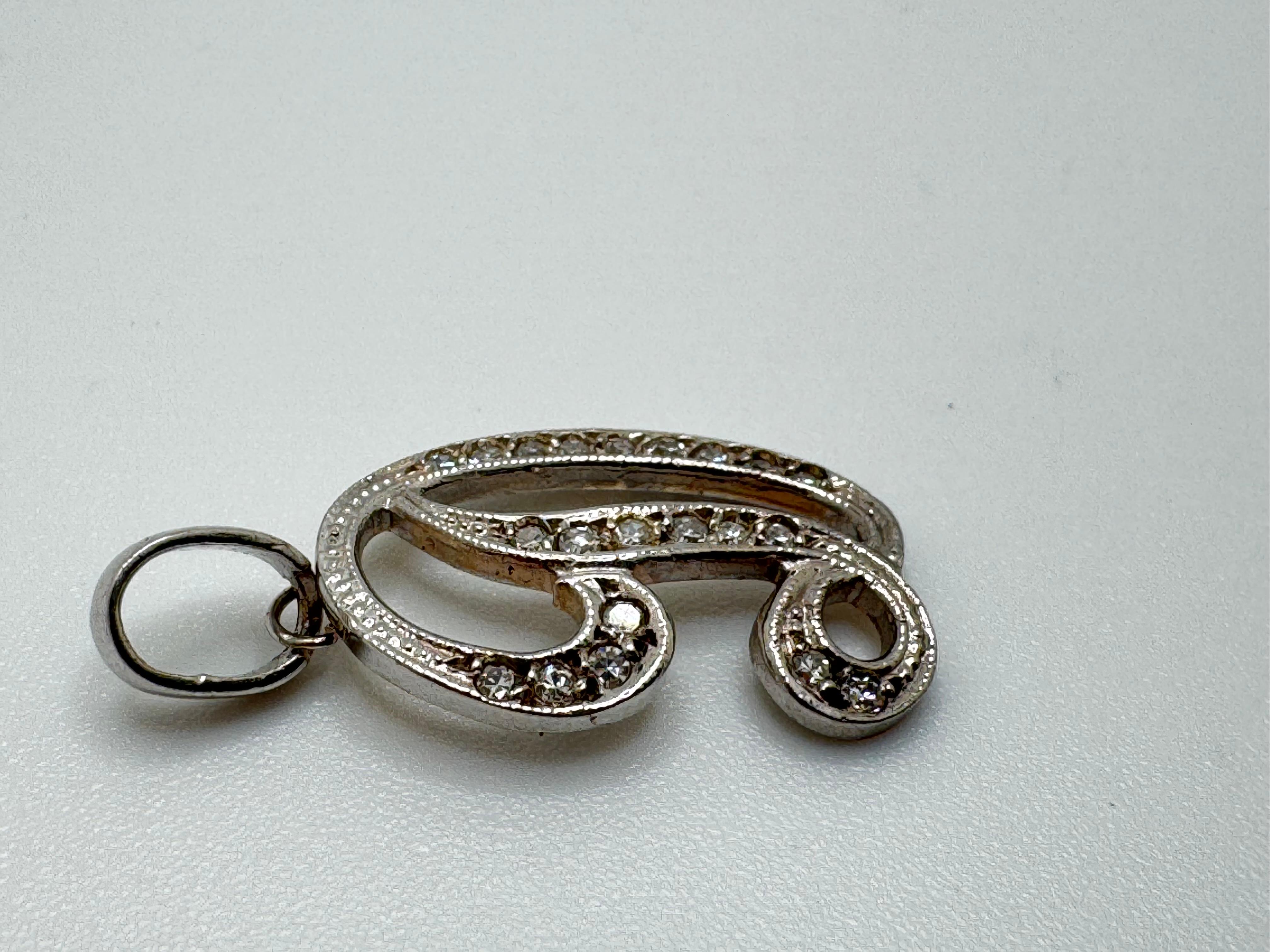 Scritta iniziale D in oro bianco 14K con diamanti in vendita 1