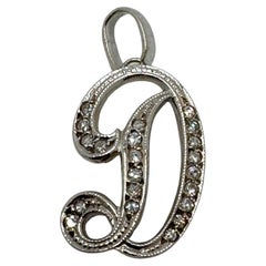 Scritta iniziale D in oro bianco 14K con diamanti