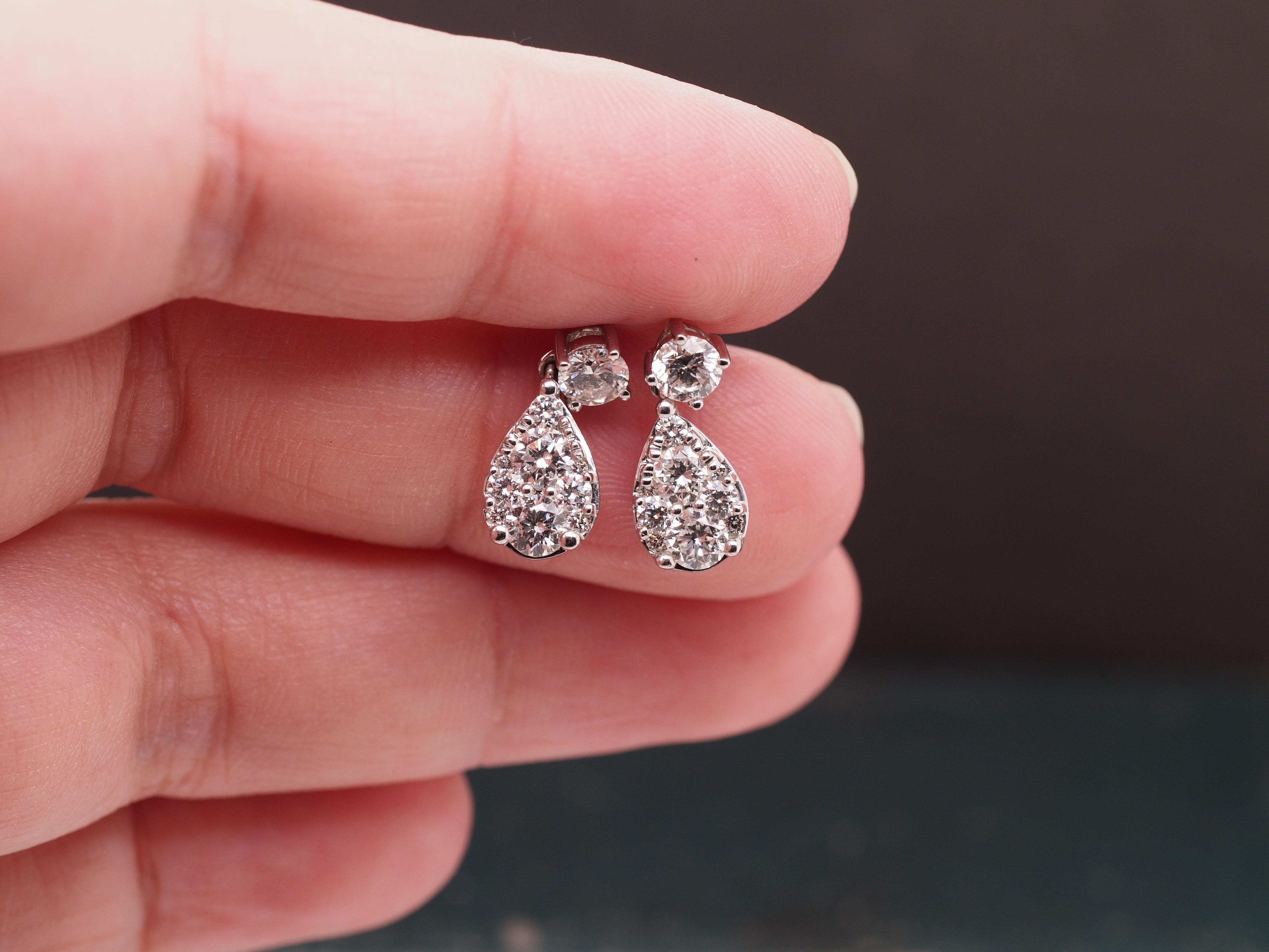 14K White Gold Dangling Drop Diamond Cluster Earrings In Good Condition For Sale In Atlanta, GA