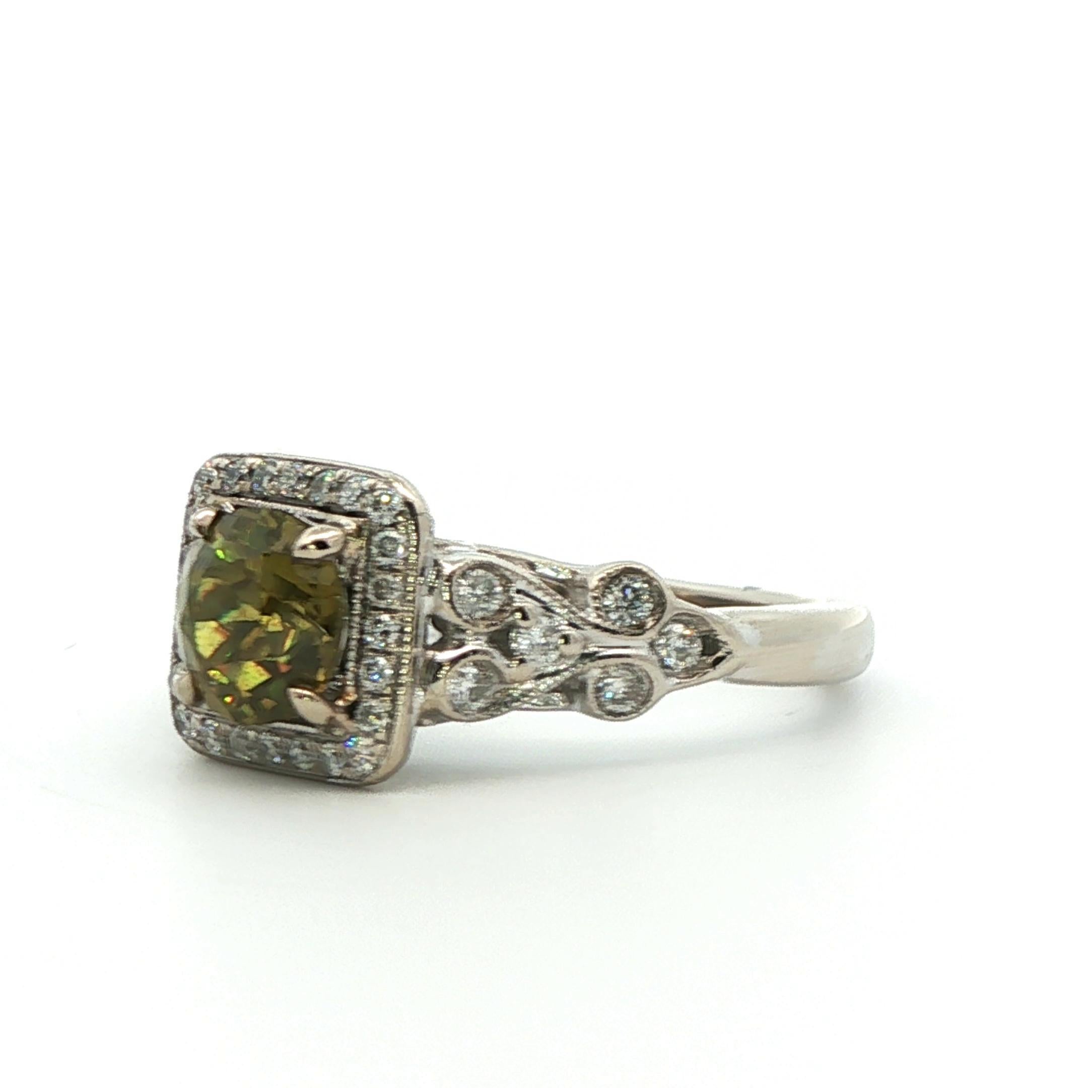 Bague en or blanc 14k grenat démantoïde et diamant en vente 1