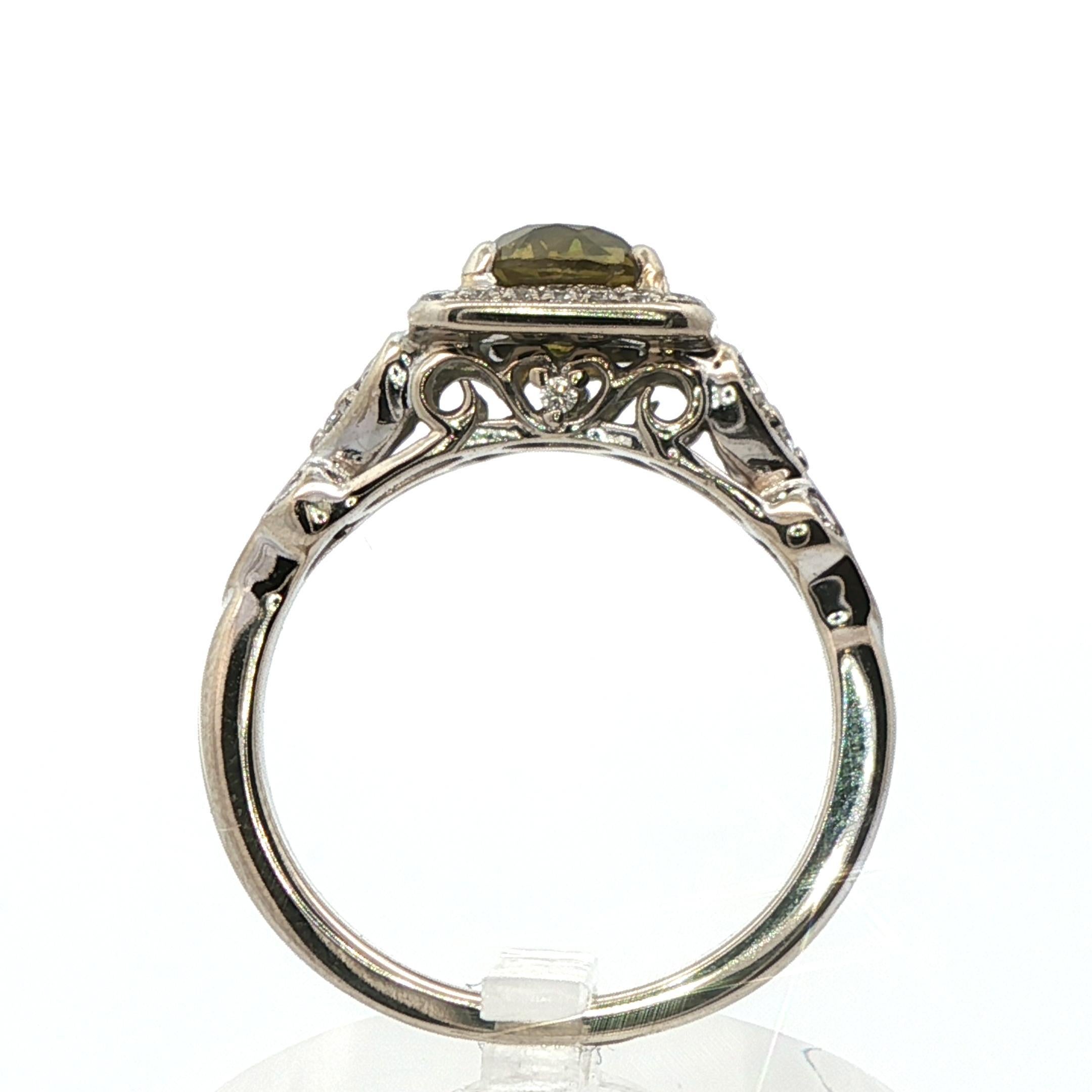 Bague en or blanc 14k grenat démantoïde et diamant en vente 3