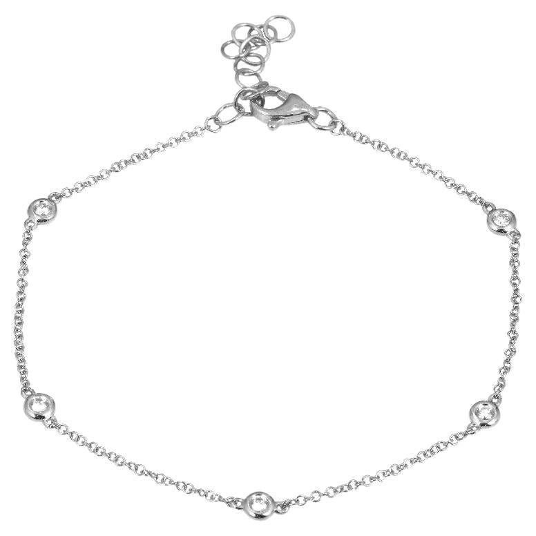 Bracelet station en or blanc 14 carats avec diamants et lunette de 0,10 carat pour elle en vente