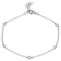 Bracelet station en or blanc 14 carats avec diamants et lunette de 0,10 carat pour elle