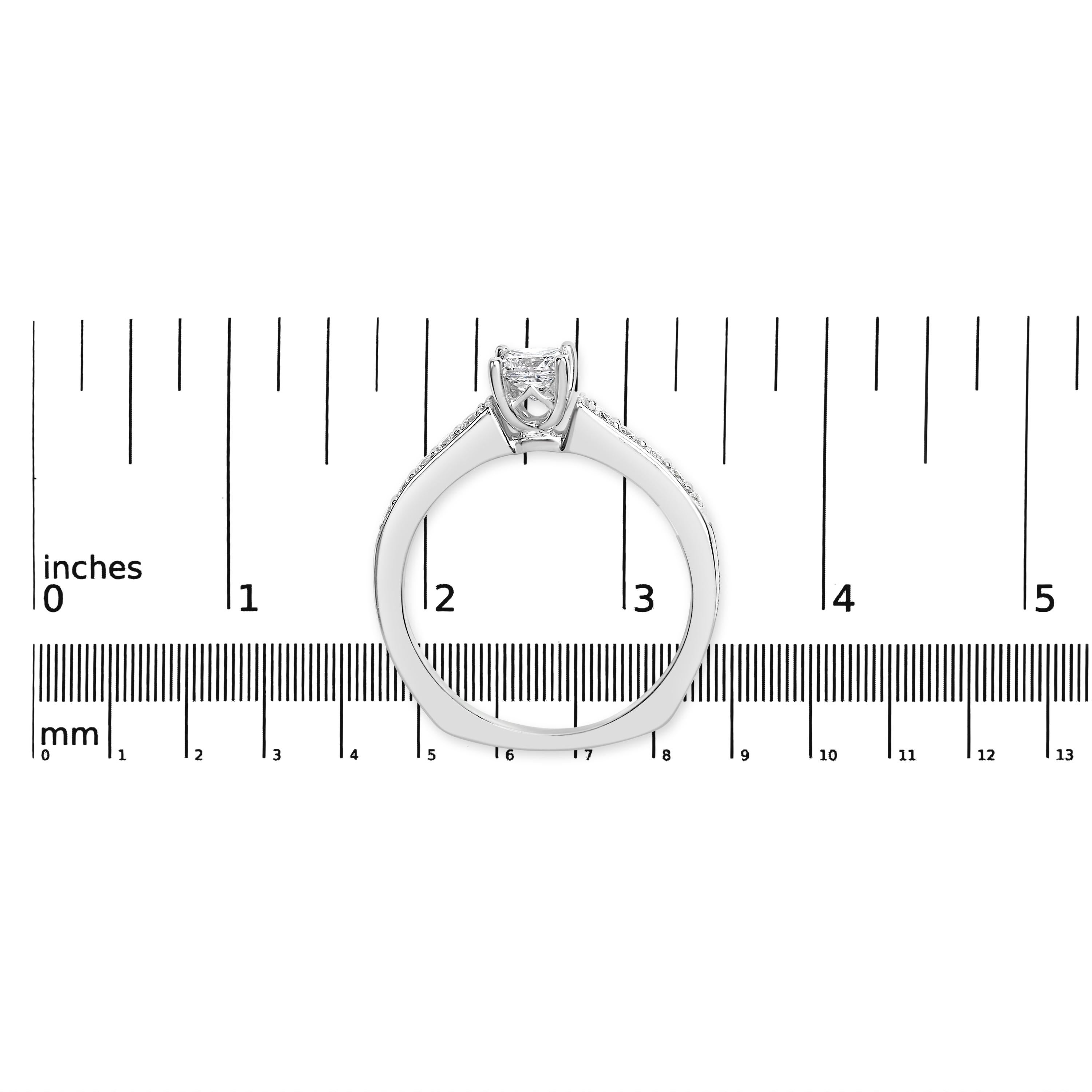 Taglio princess Anello di fidanzamento in oro bianco 14K con diamante taglio principessa da 1/2 cttw in vendita