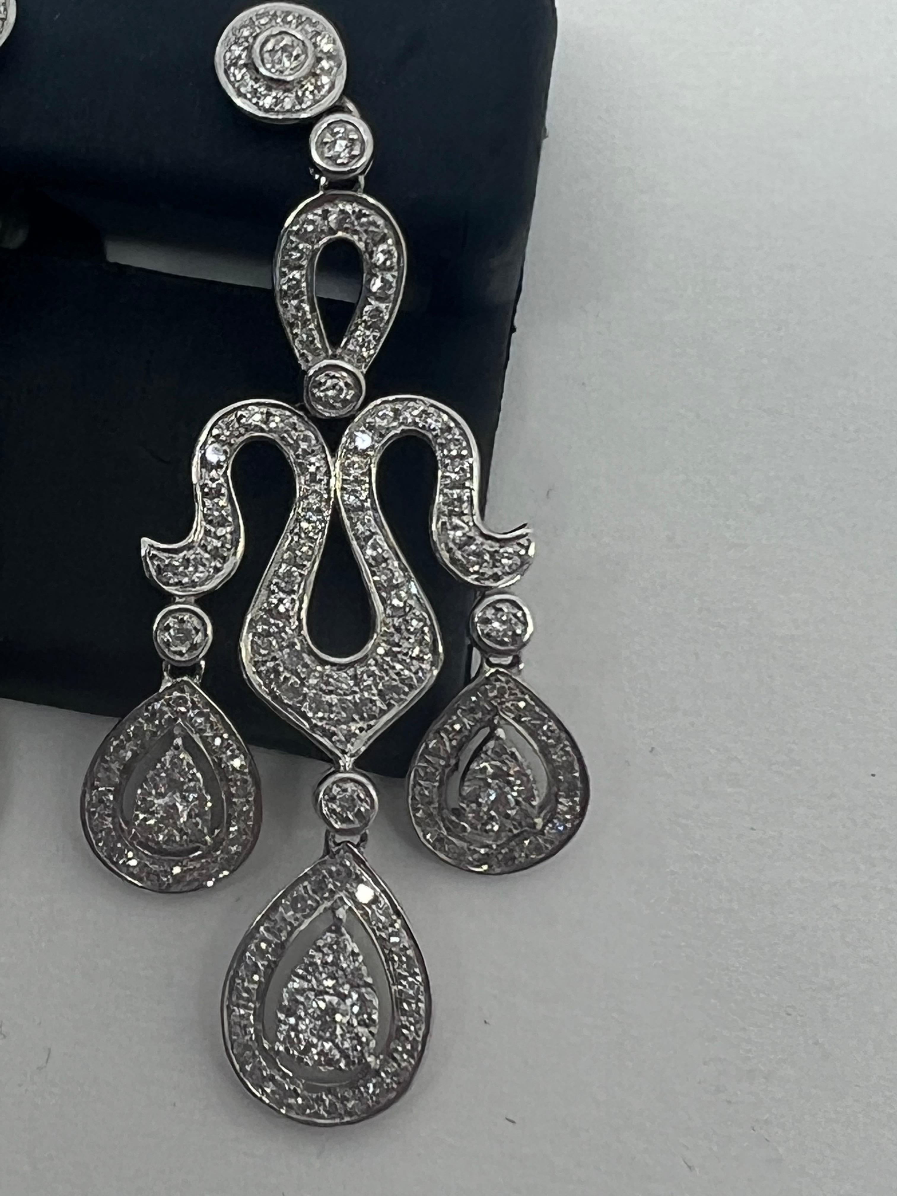 Art déco Boucles d'oreilles chandelier en or blanc 14k avec diamants 1.25 carats en vente