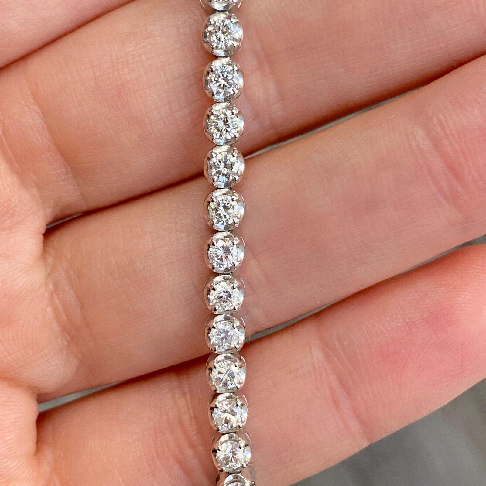 Specifications:
    main stone:ROUND DIAMONDS
    carat total weight: APPROXIMATELY 4.01CTW
    color:G
    clarity:si2
    metal:14K gold
    type:BRACELET
    weight:8.7 gr
    LENGTH:7 INCH

