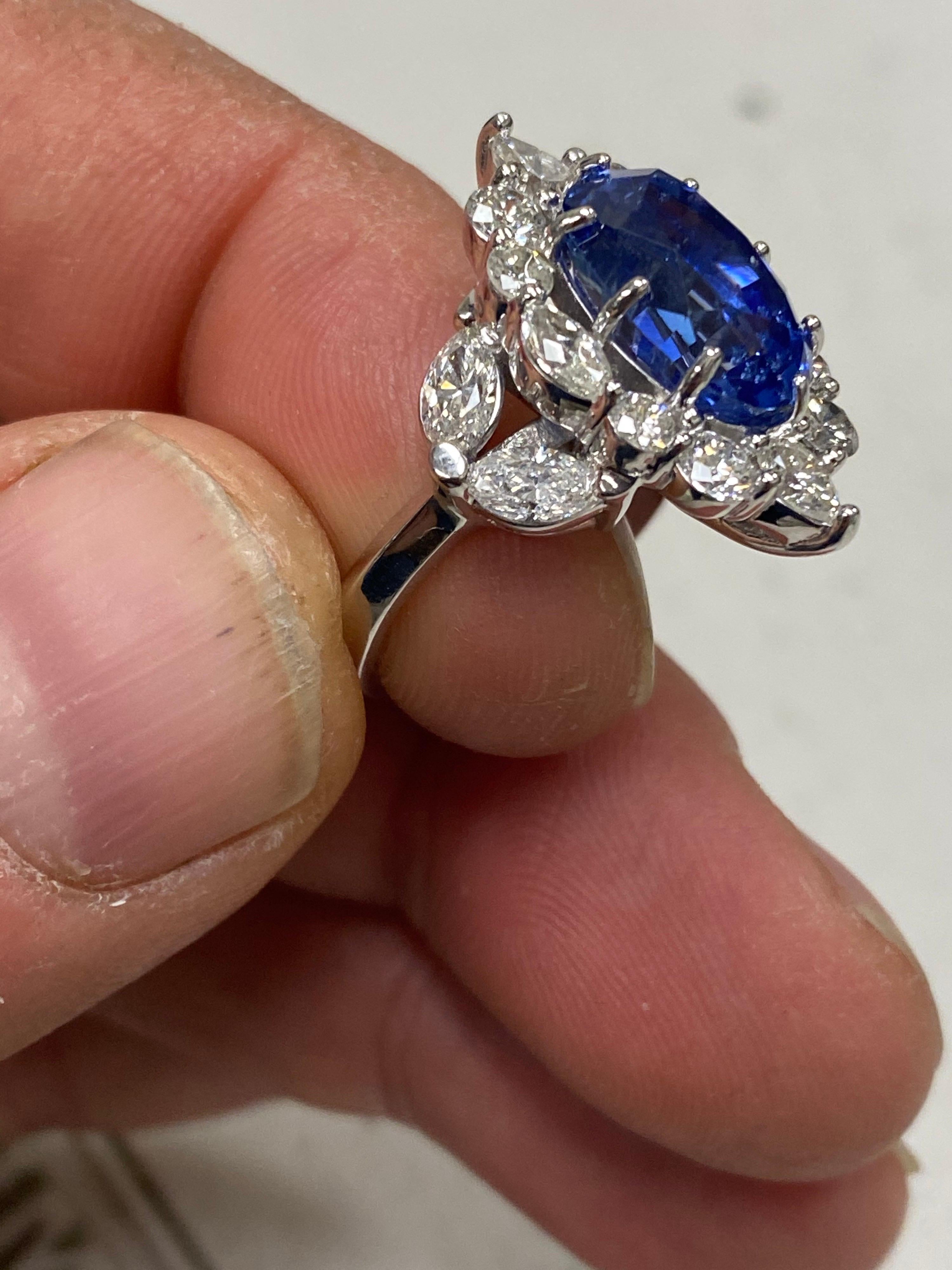 14K Weißgold Diamant 7,61 Karat GIA zertifizierter unbehandelter ovaler blauer Saphir Ring (Art déco) im Angebot