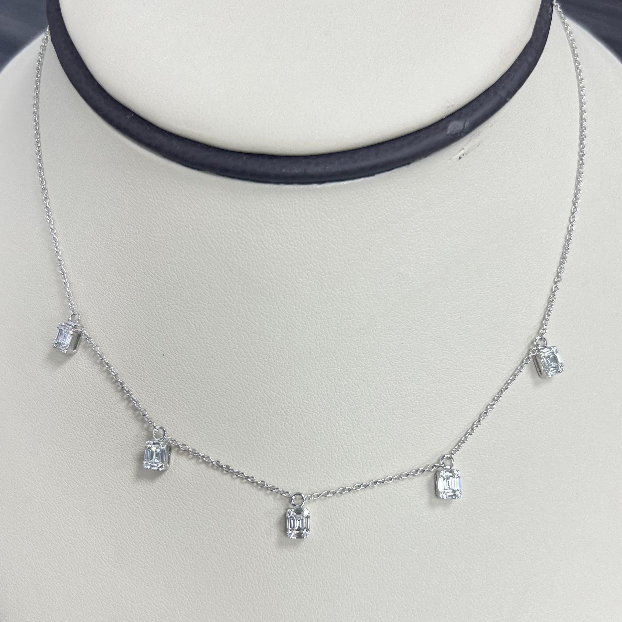Moderno Collana con diamanti in oro bianco 14K in vendita