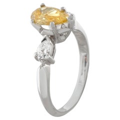 Ring aus 14-karätigem Weißgold mit Diamanten und einem natürlichen orangefarbenen Diamanten von 0,74 Karat