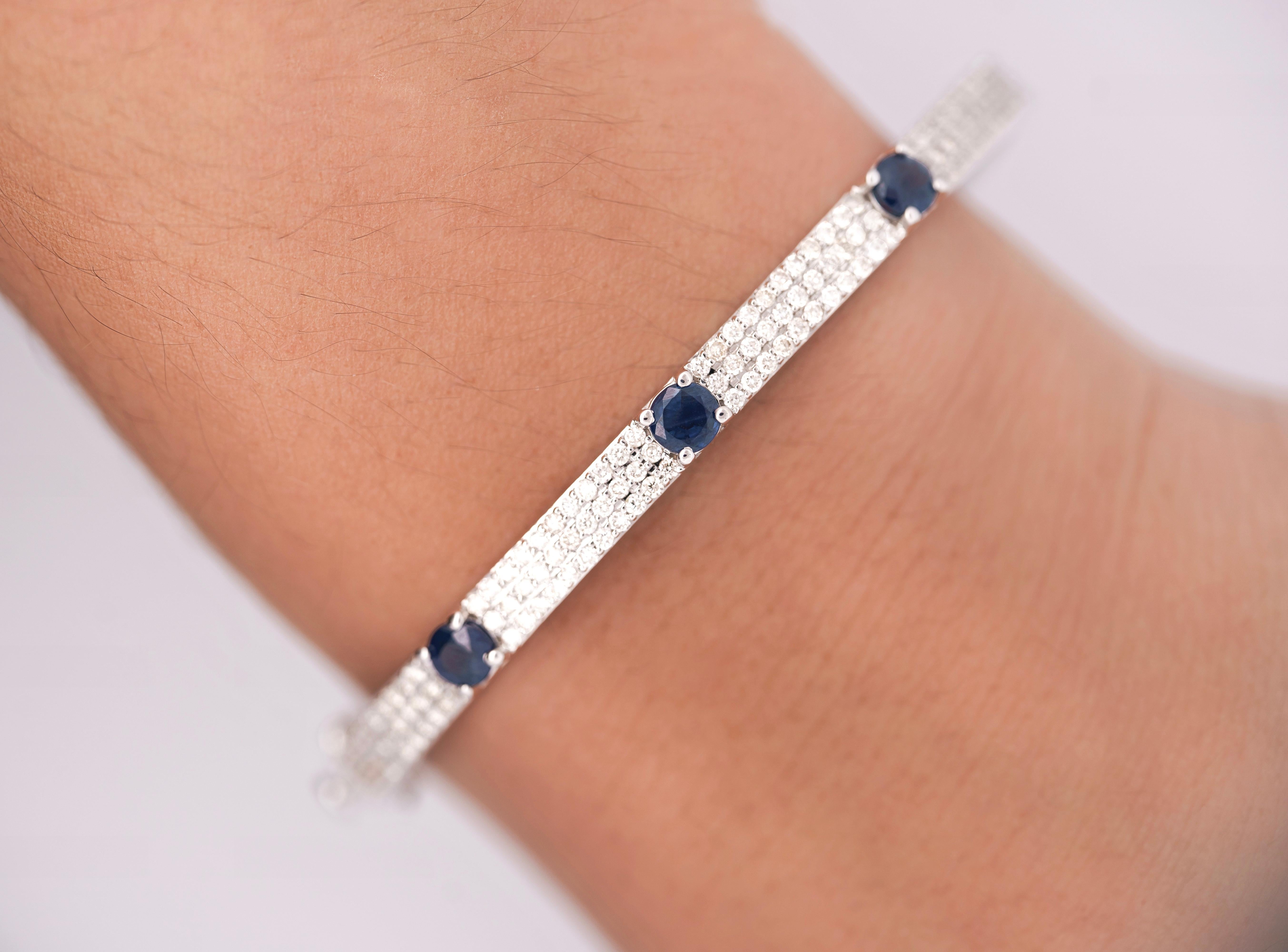 14K White Gold Diamond and Blue Sapphire Pave Bangle Bracelet In New Condition For Sale In Miami, FL
