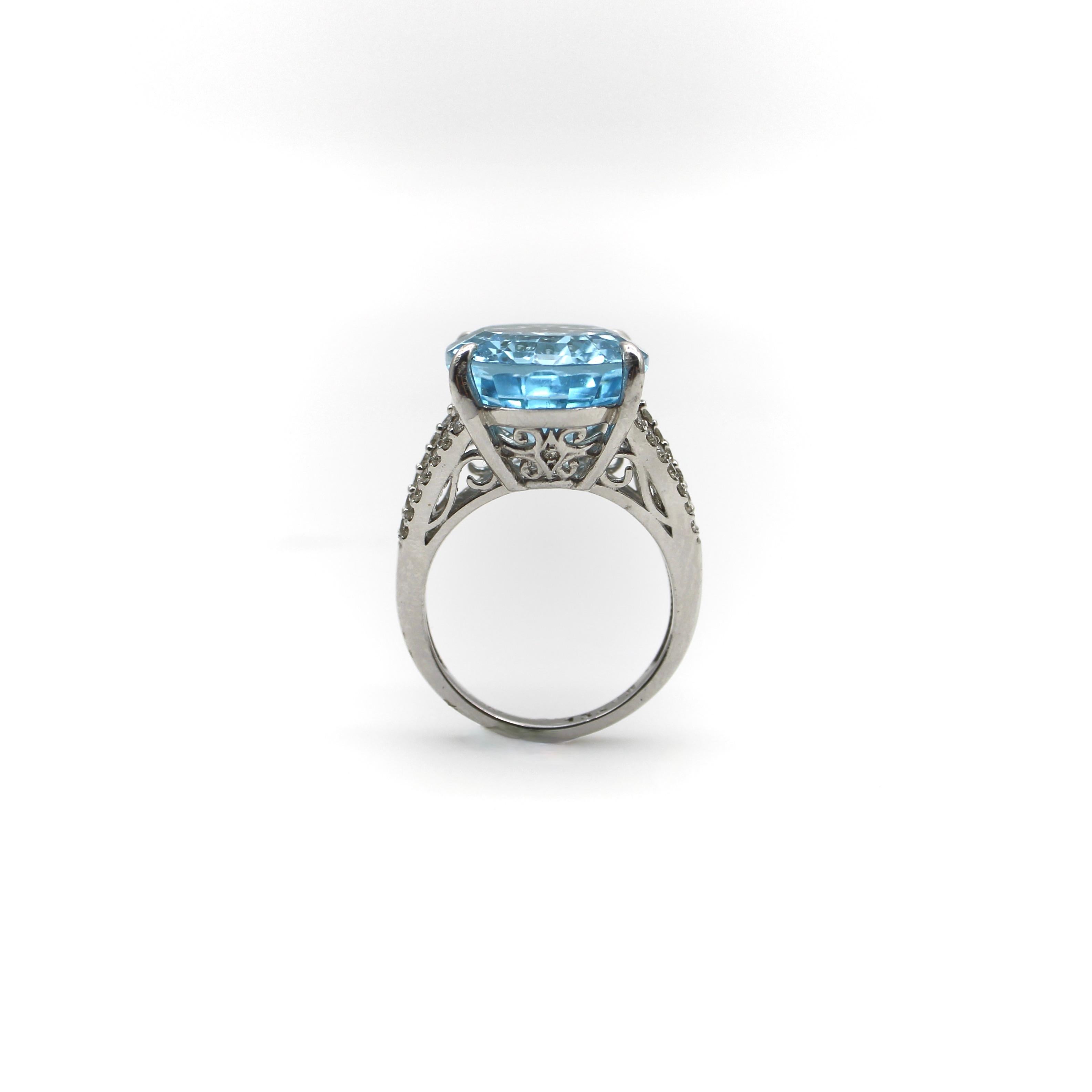 14k White Gold, Diamond, and Blue Topaz Ring 19+ Carats In New Condition For Sale In Venice, CA