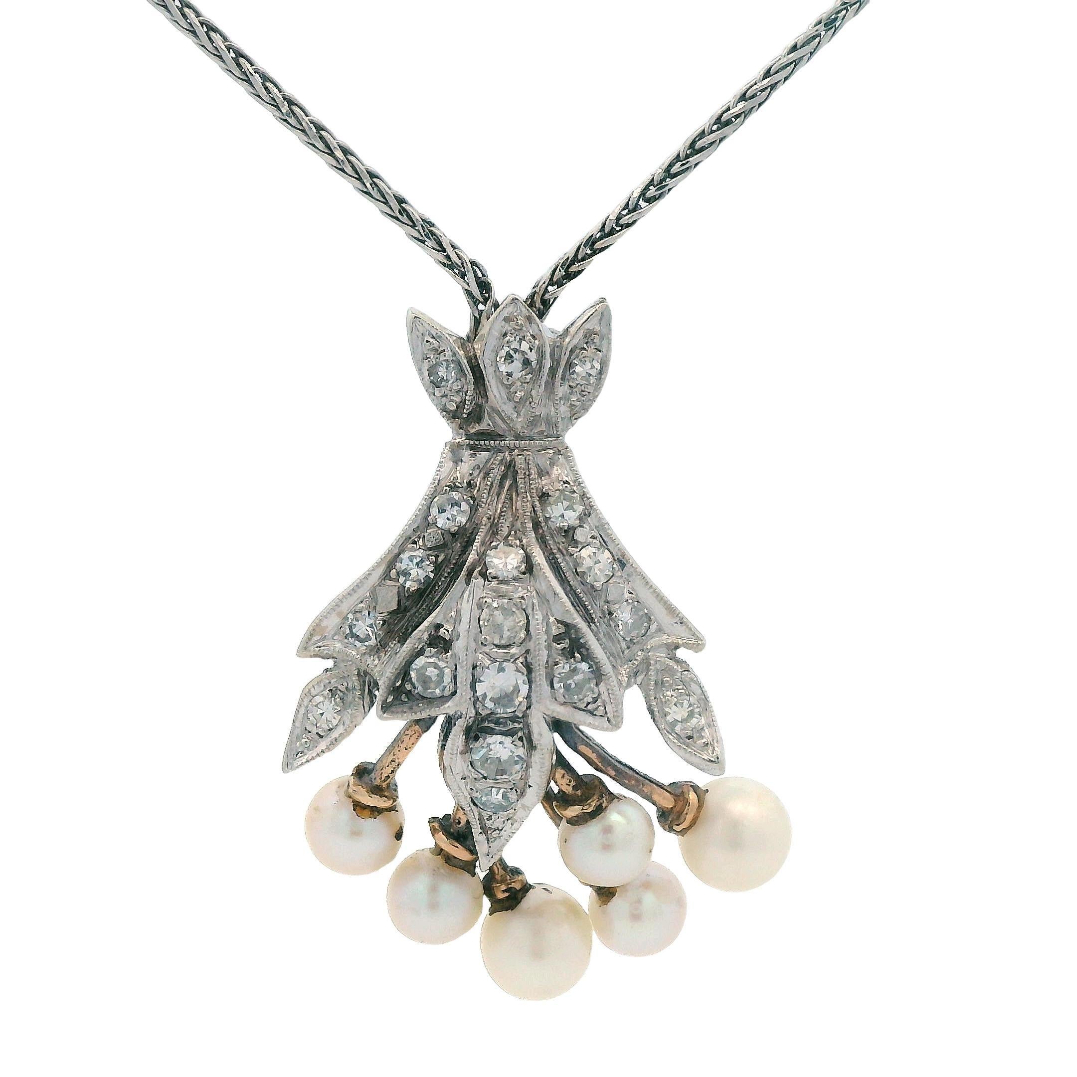 Collier pendentif en or blanc 14 carats avec perles de culture et diamants Bon état - En vente à Lexington, KY