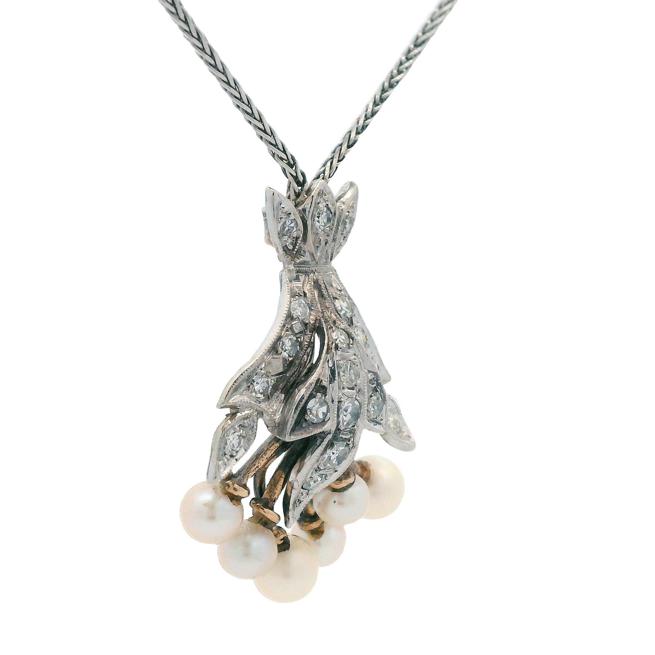 Collier pendentif en or blanc 14 carats avec perles de culture et diamants en vente 1