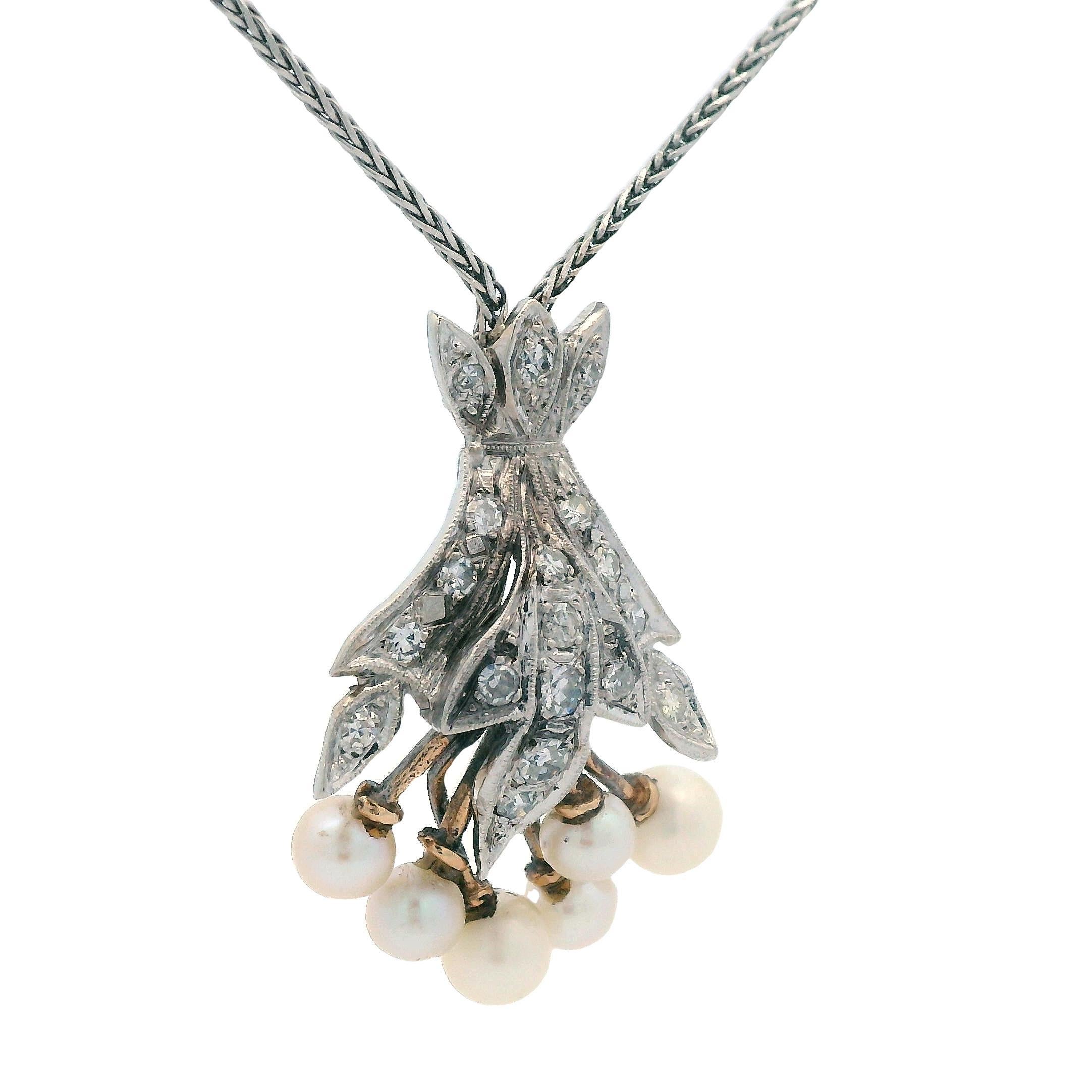 Collier pendentif en or blanc 14 carats avec perles de culture et diamants en vente 2