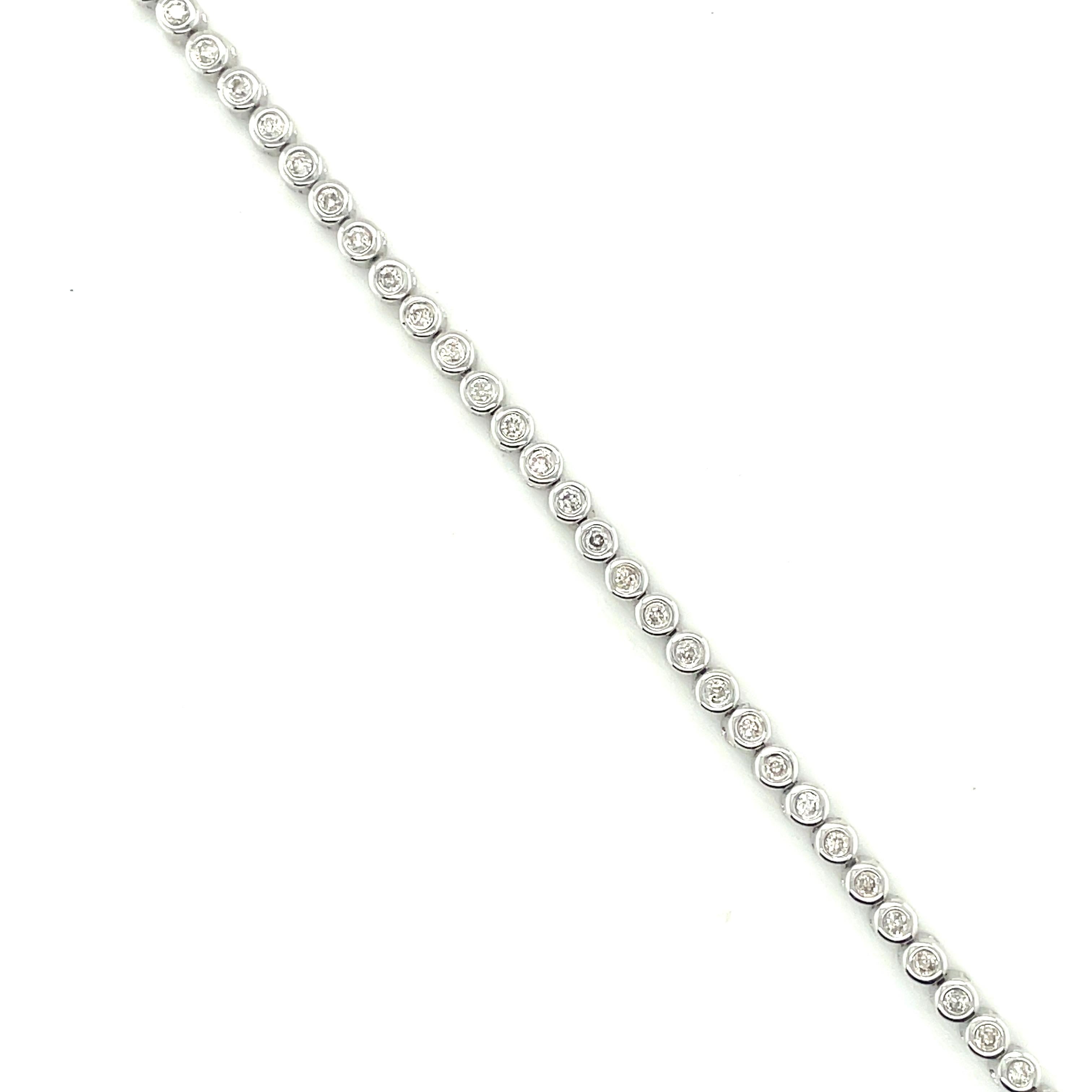 Round Cut 14K White Gold Diamond and Emerald Heart Tennis Bracelet For Sale
