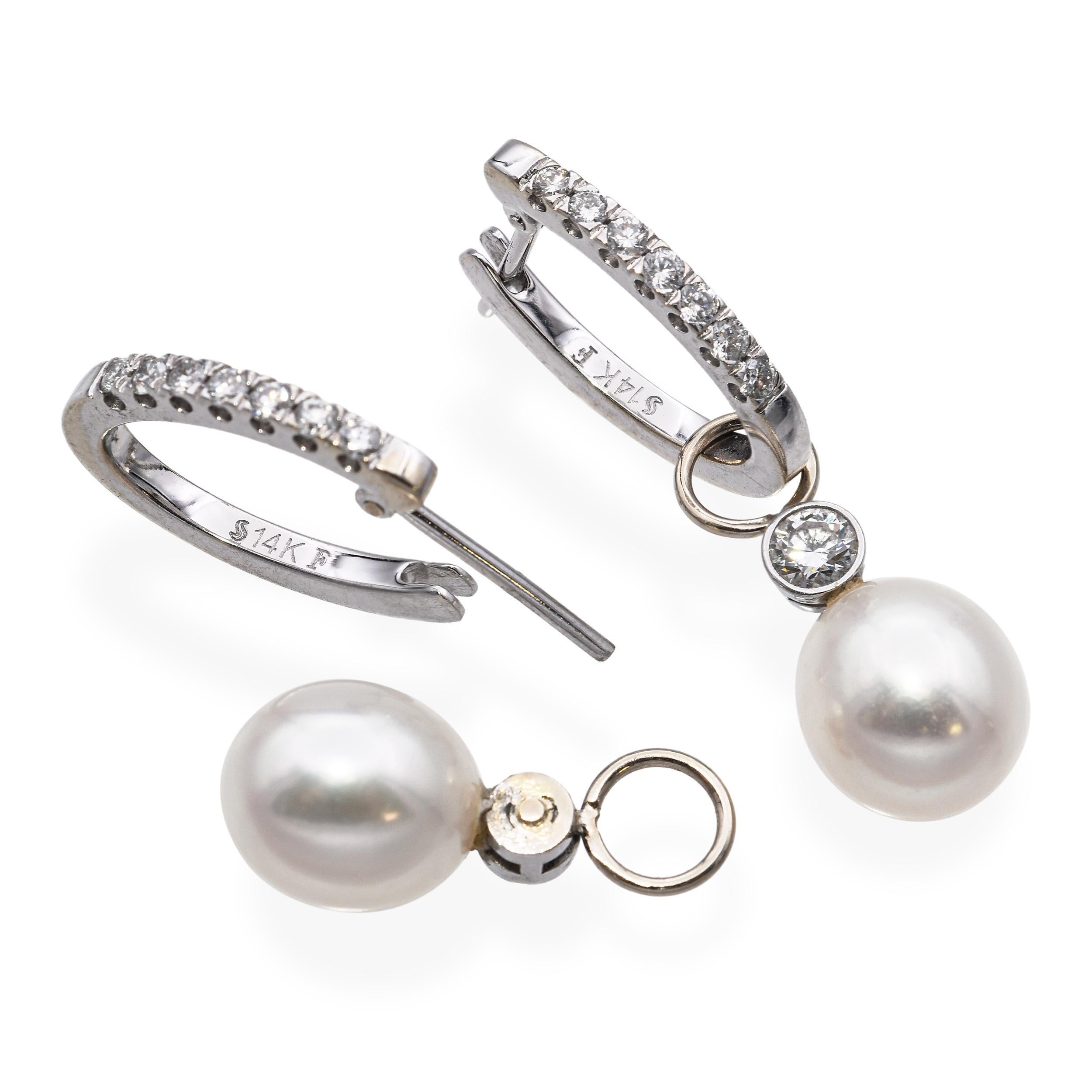 Boucles d'oreilles pendantes en or blanc 14k avec diamants et perles Pour femmes en vente