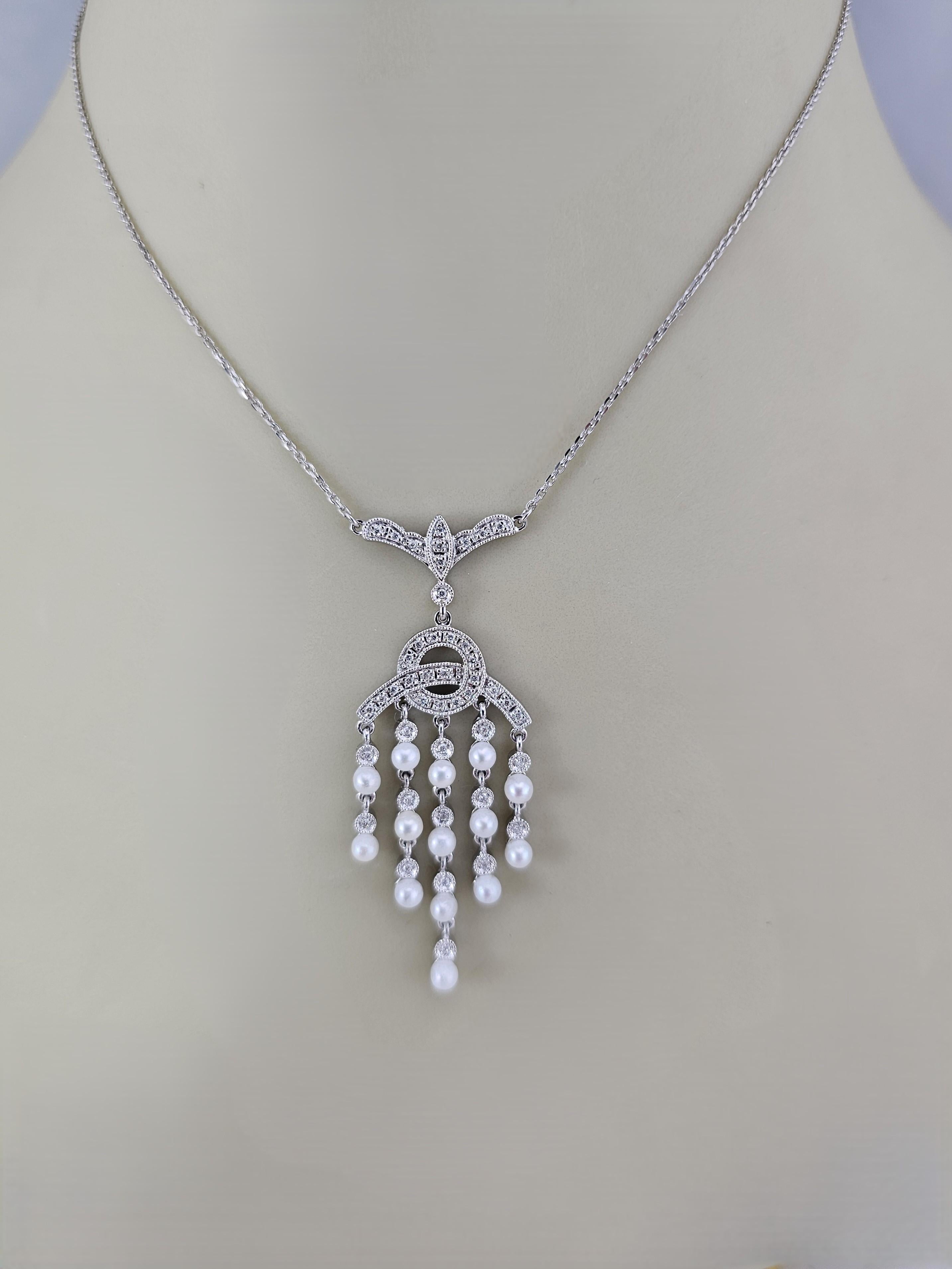 Contemporain Collier pendentif en or blanc 14K avec diamants et perles #23804 en vente