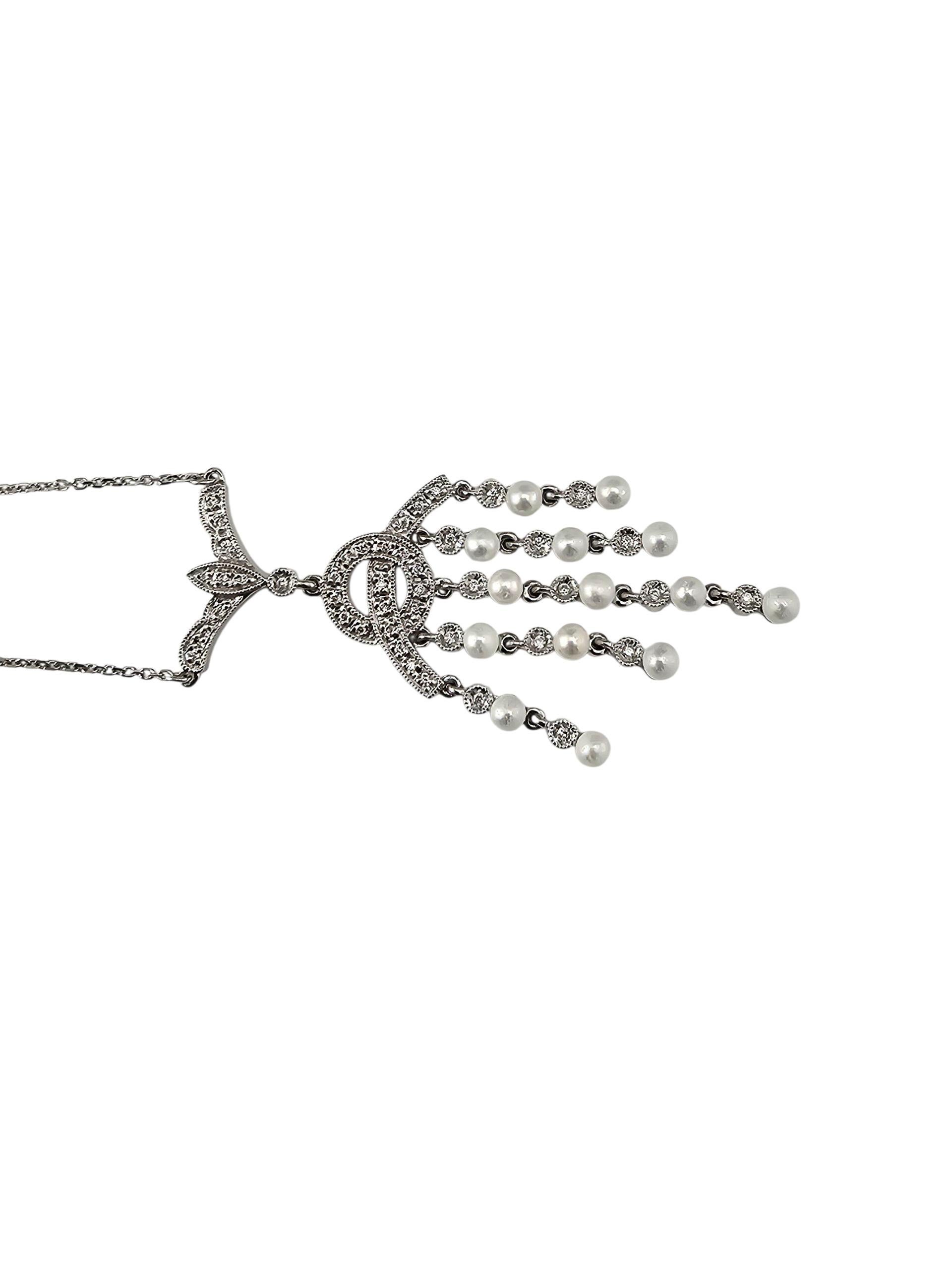 Collier pendentif en or blanc 14K avec diamants et perles #23804 Bon état - En vente à Washington Depot, CT