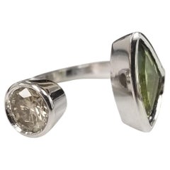 Bague de style manchette fendue en or blanc 14 carats avec diamant et tourmaline