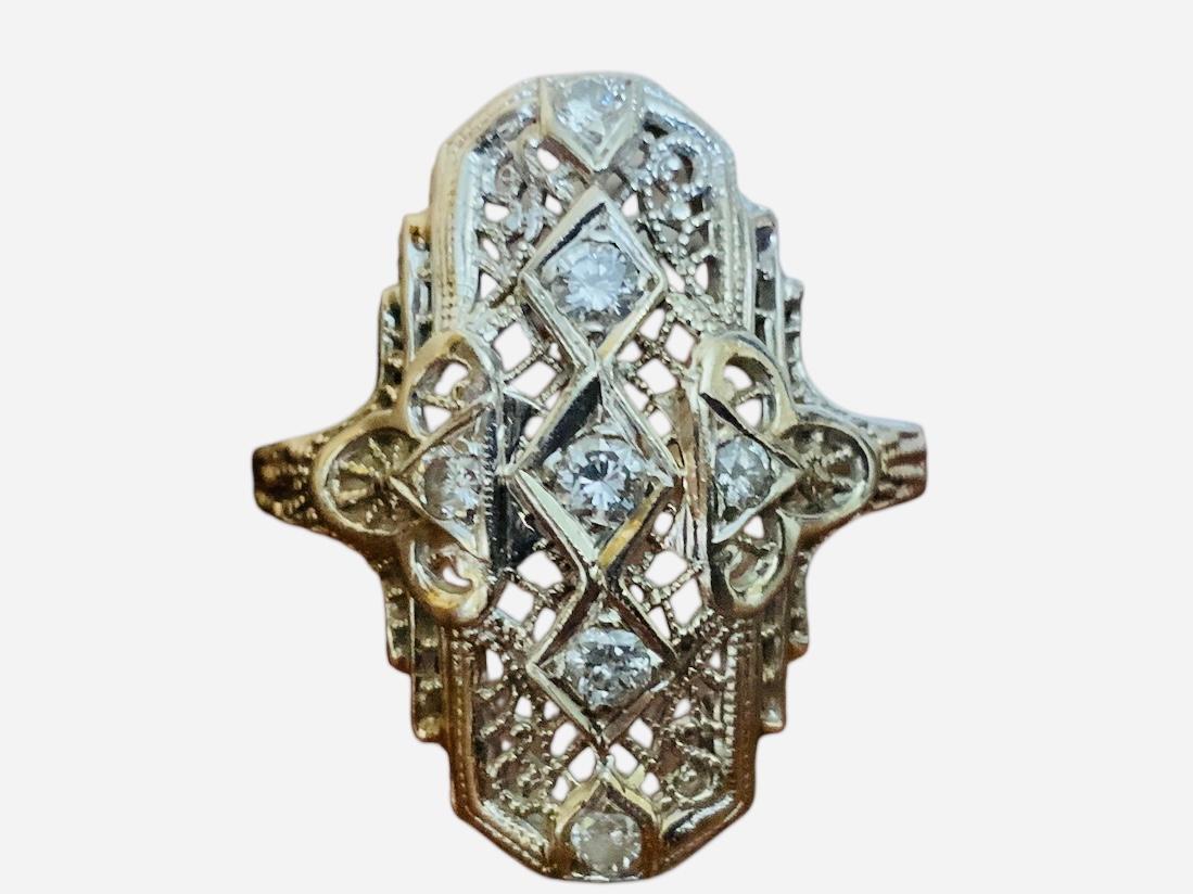 14K White Gold Diamond Art Deco Ring In Good Condition For Sale In Guaynabo, PR