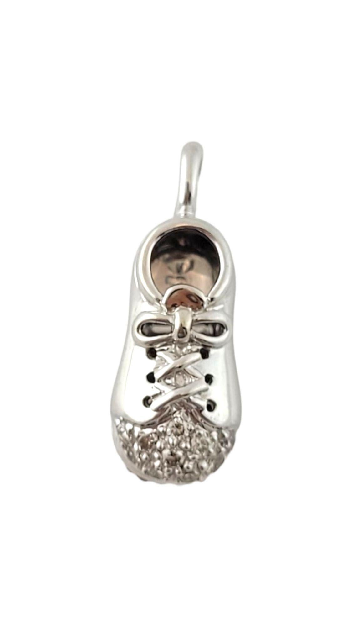 Vintage 14K White Gold Diamond Shoe Charm

This adorable shoe charm is crafted from 14K white gold and features 10 round brilliant cut diamonds!

Approximate total diamond weight: 0.15 cts

Diamond clarity: SI1-I1

Diamond color: I-K

Size: 23.2mm X