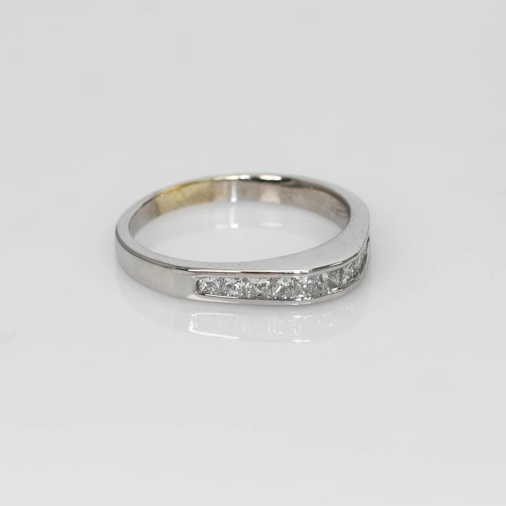 Anillo de diamantes de oro blanco de 14 quilates 0,22 ct en Excelente estado para la venta en Laguna Beach, CA