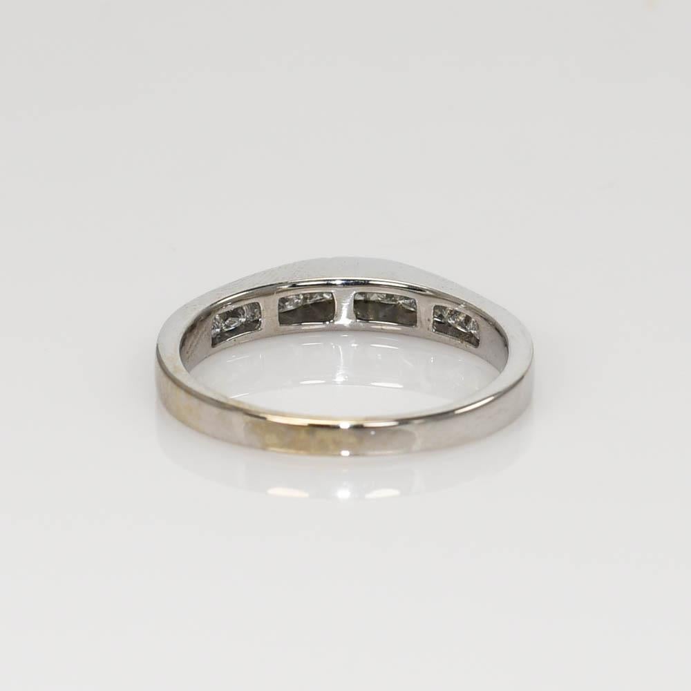 Anillo de diamantes de oro blanco de 14 quilates 0,22 ct en venta 2