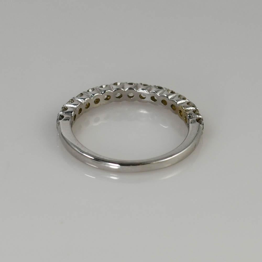 Taglio rotondo Fascia di diamanti in oro bianco 14K 0,45ct in vendita