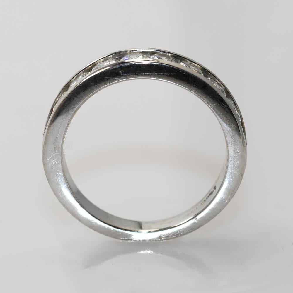Brilliant Cut 14K White Gold Diamond Band Ring, 1.00tdw, 4.1g For Sale