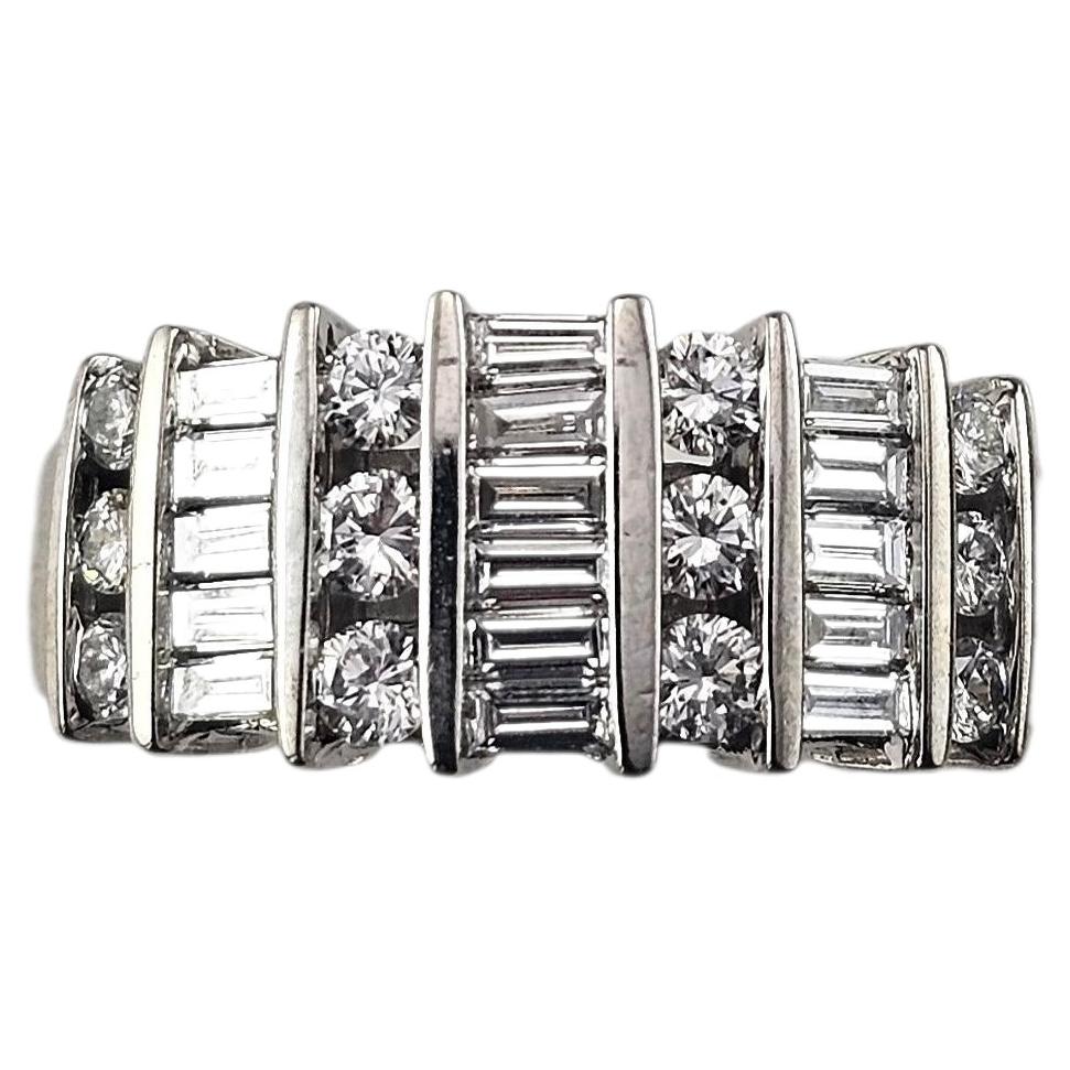 Anillo de oro blanco de 14 quilates con diamantes talla 7 #24377 en venta