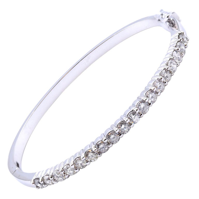14 Karat White Gold Diamond Bangle Bracelet For Sale at 1stdibs