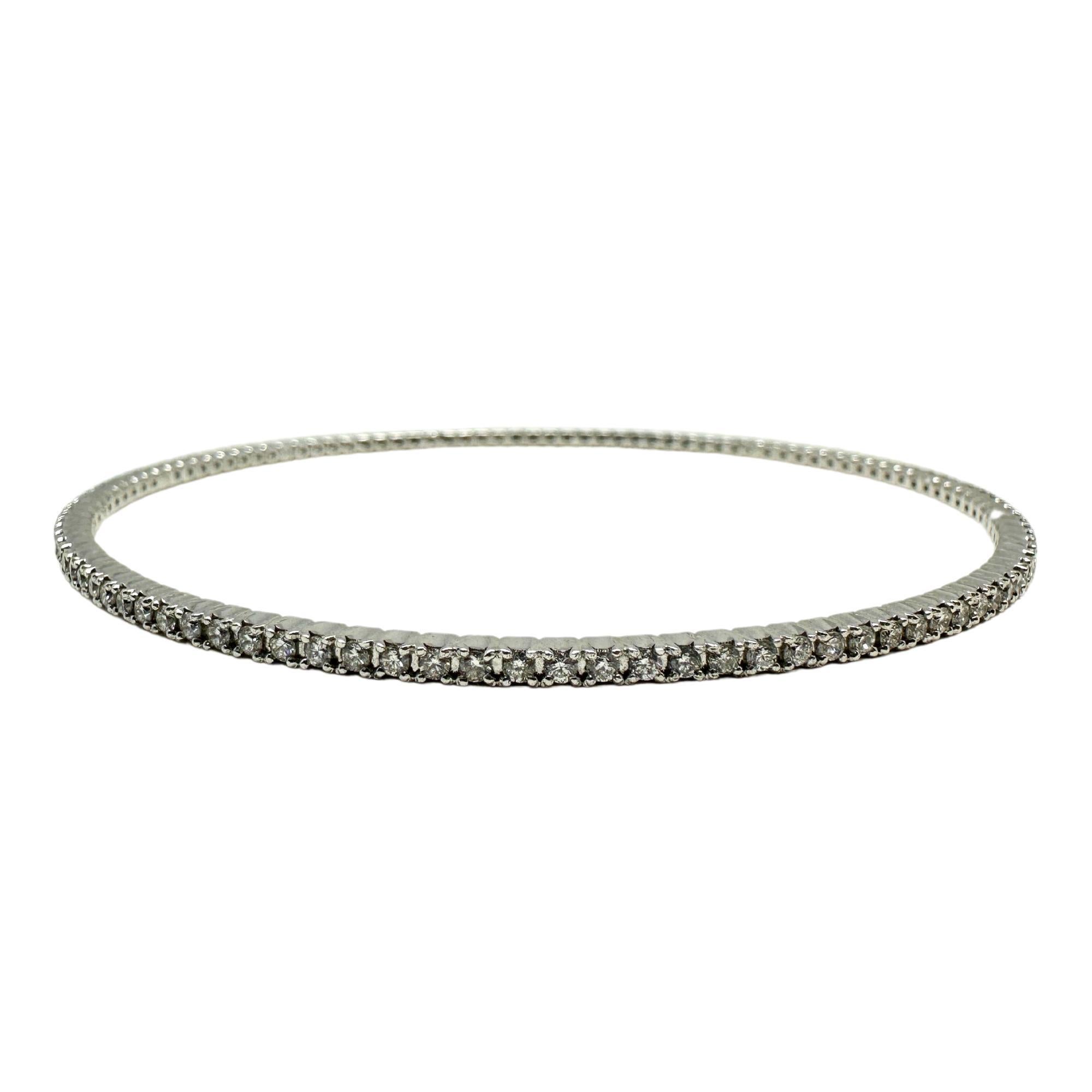 Pulsera de diamantes de oro blanco de 14 quilates
Estado: En buen estado, con algunos pequeños desgastes superficiales propios de la edad.
Diámetro interior: 2,75 pulgadas
Anchura: 2,12 mm
Metal: Oro blanco de 14 quilates
Peso: 9,3 gramos
Diamantes: