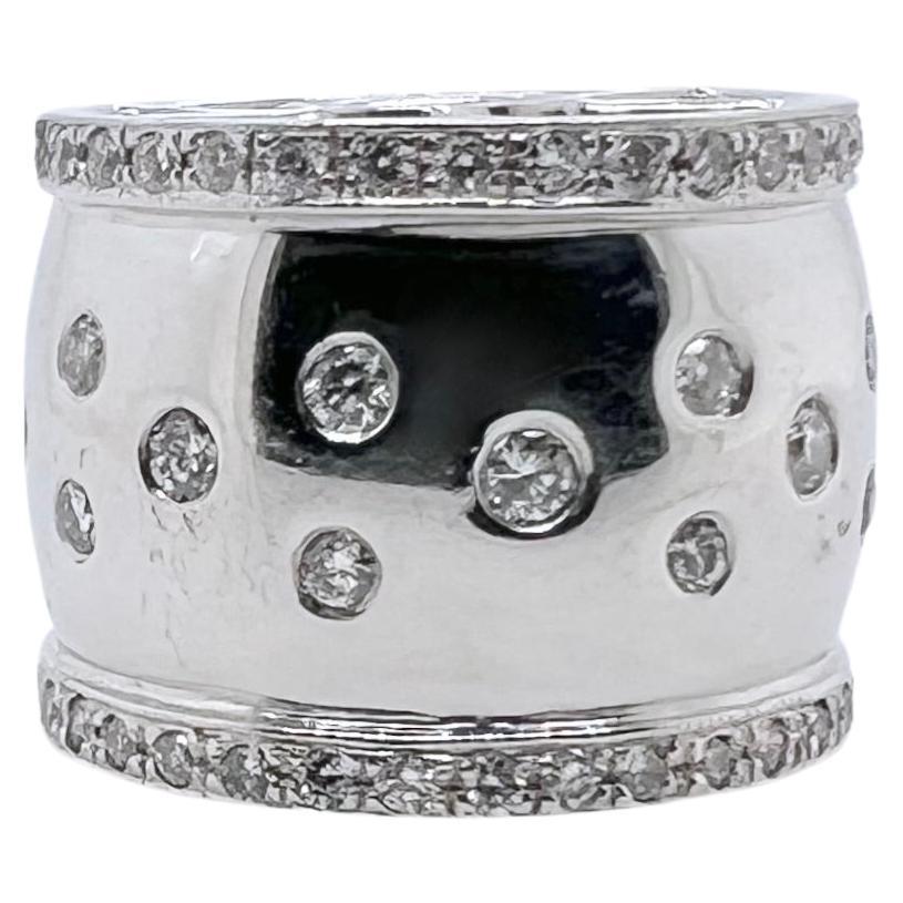Contemporaneo Ciondolo a barile con diamante in oro bianco 14k in vendita