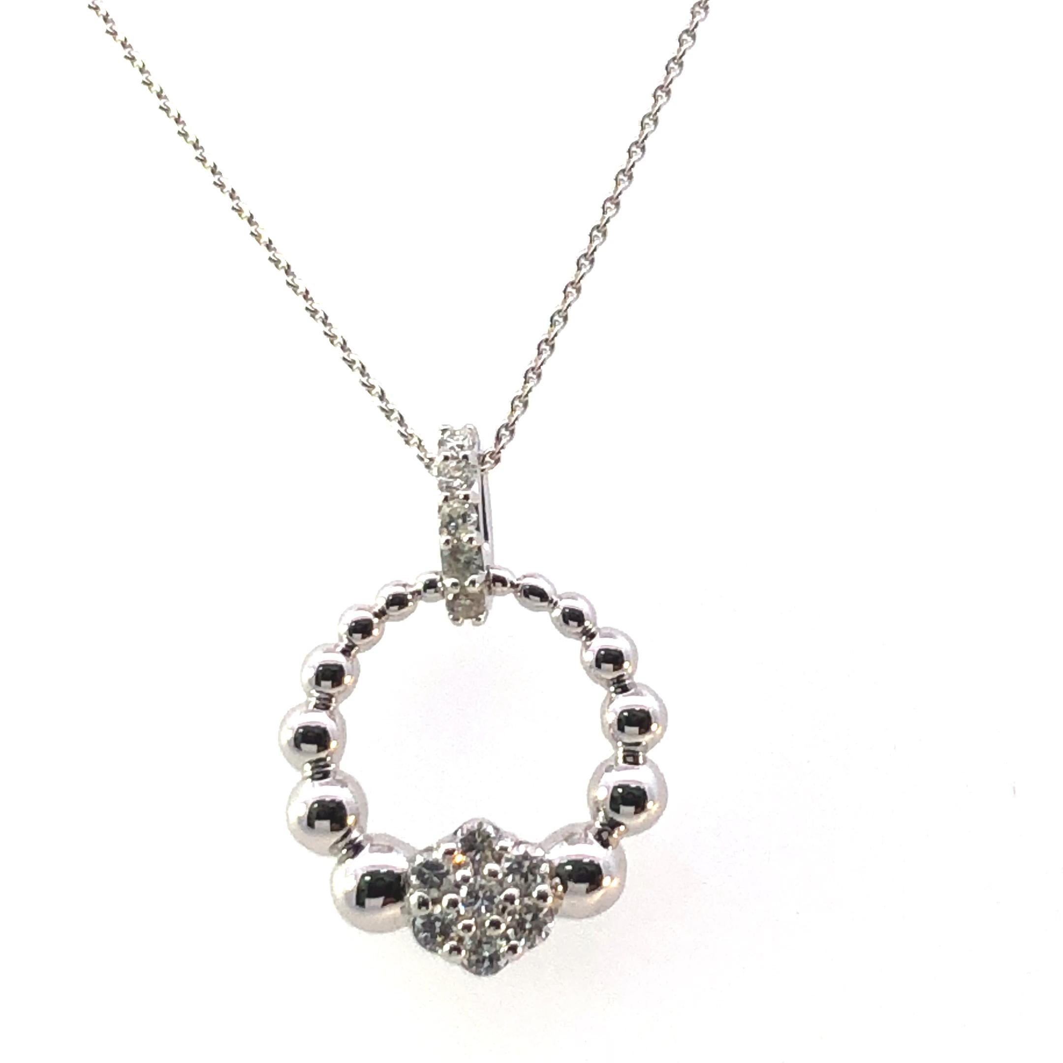 Donna Collana con ciondolo a cerchio con diamante in oro bianco 14K (.15 CTW) in vendita