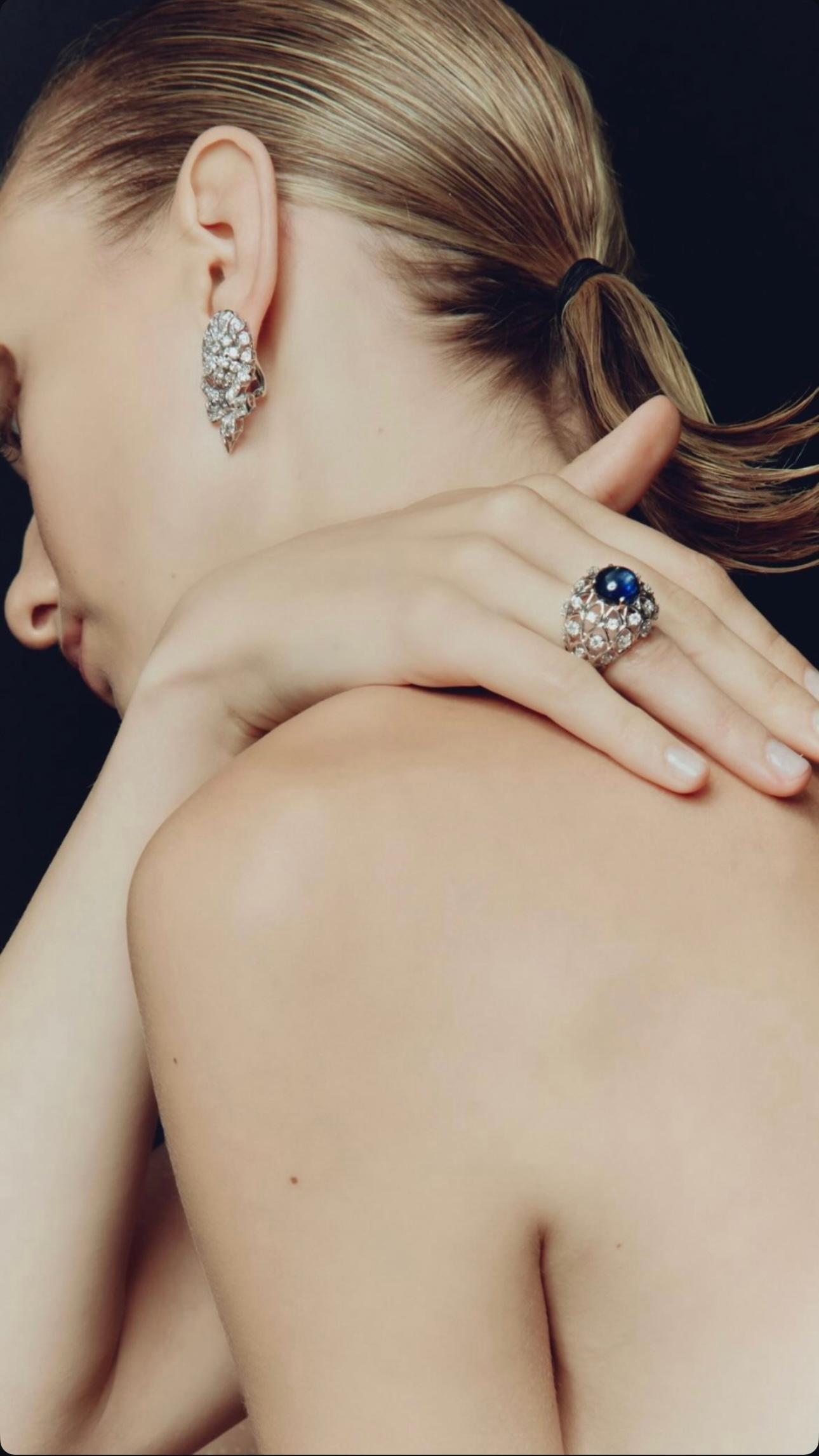 14K Weißgold Diamant-Bogen-Ohrringe im Zustand „Hervorragend“ in Great Neck Plaza, NY