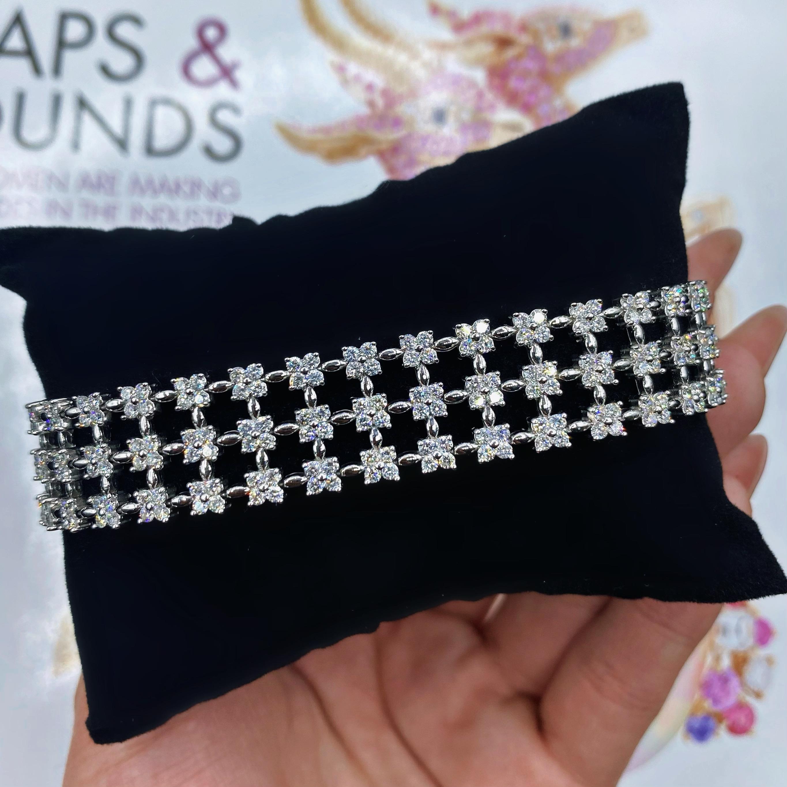 Armband aus 14-karätigem Weißgold mit 6,25 Karat Gesamtgewicht an Diamanten

Gefertigt aus 14k Weißgold

6,25ct Gesamtgewicht der Diamanten

Diamanten geschliffen: Rund 

Diamanten: Natürlich