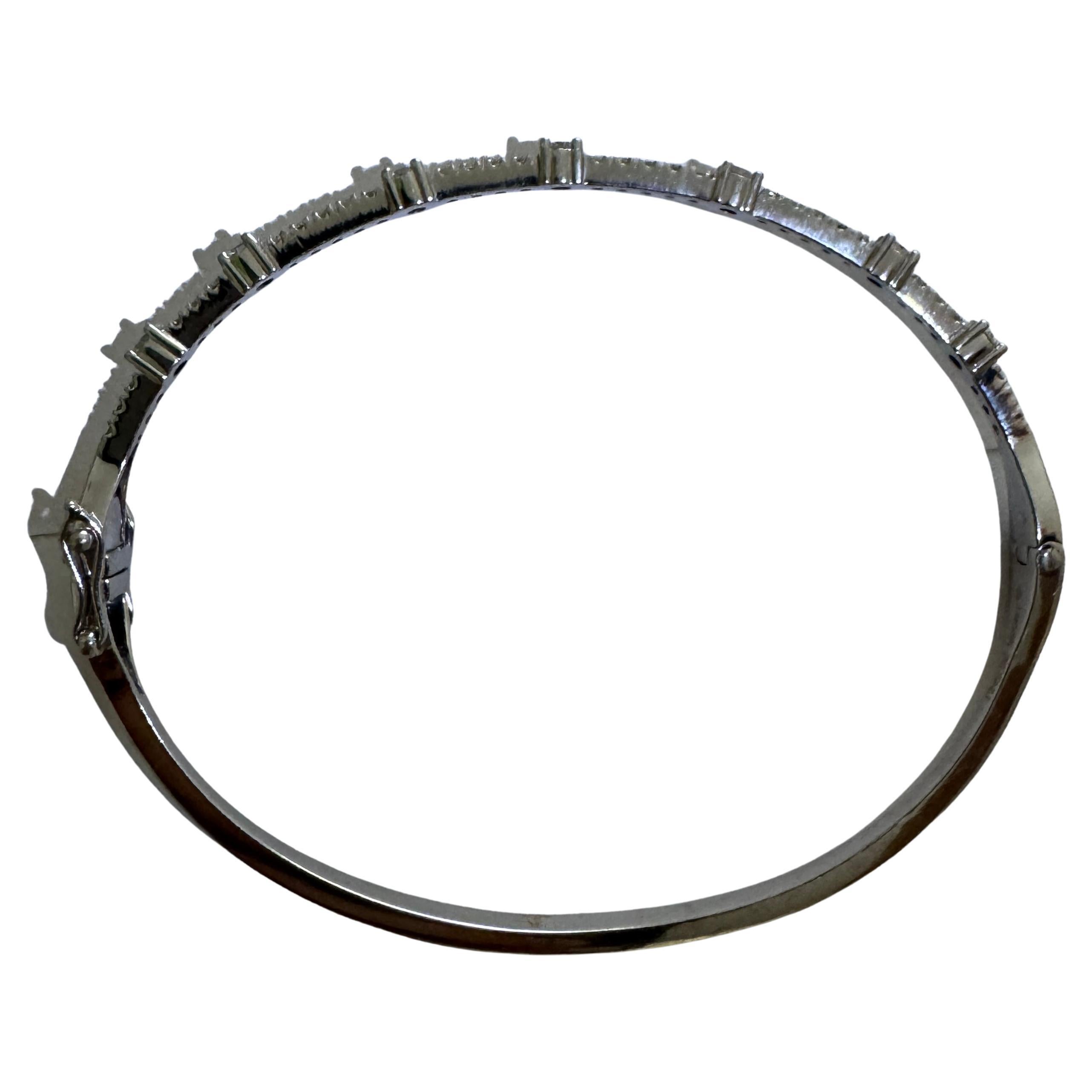 Contemporaneo Bracciale con diamanti in oro bianco 14K in vendita
