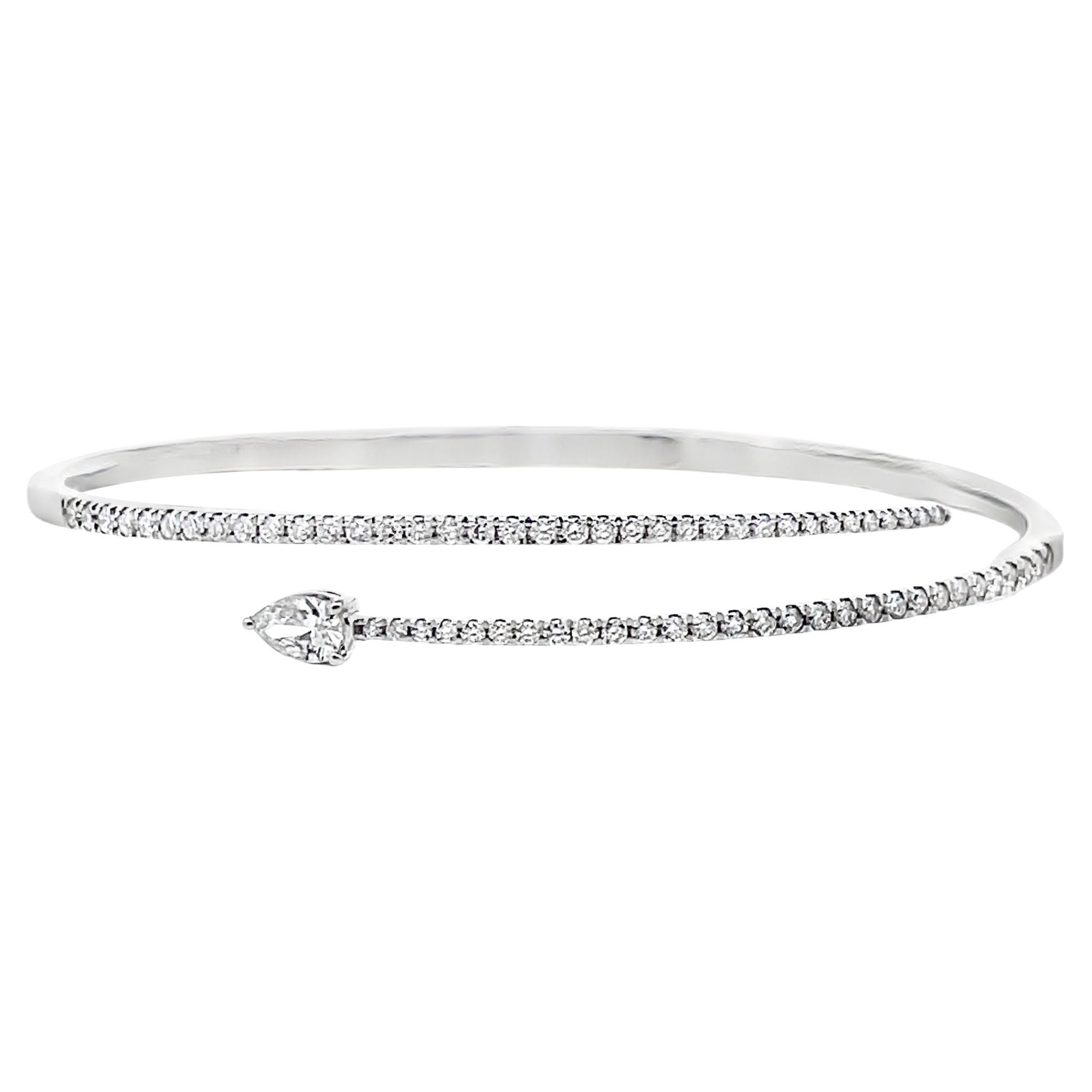 Bracelet jonc bypass en or blanc 14 carats avec diamants en forme de poire